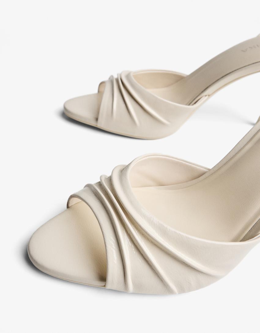 Sandales à talon froncé-Beige