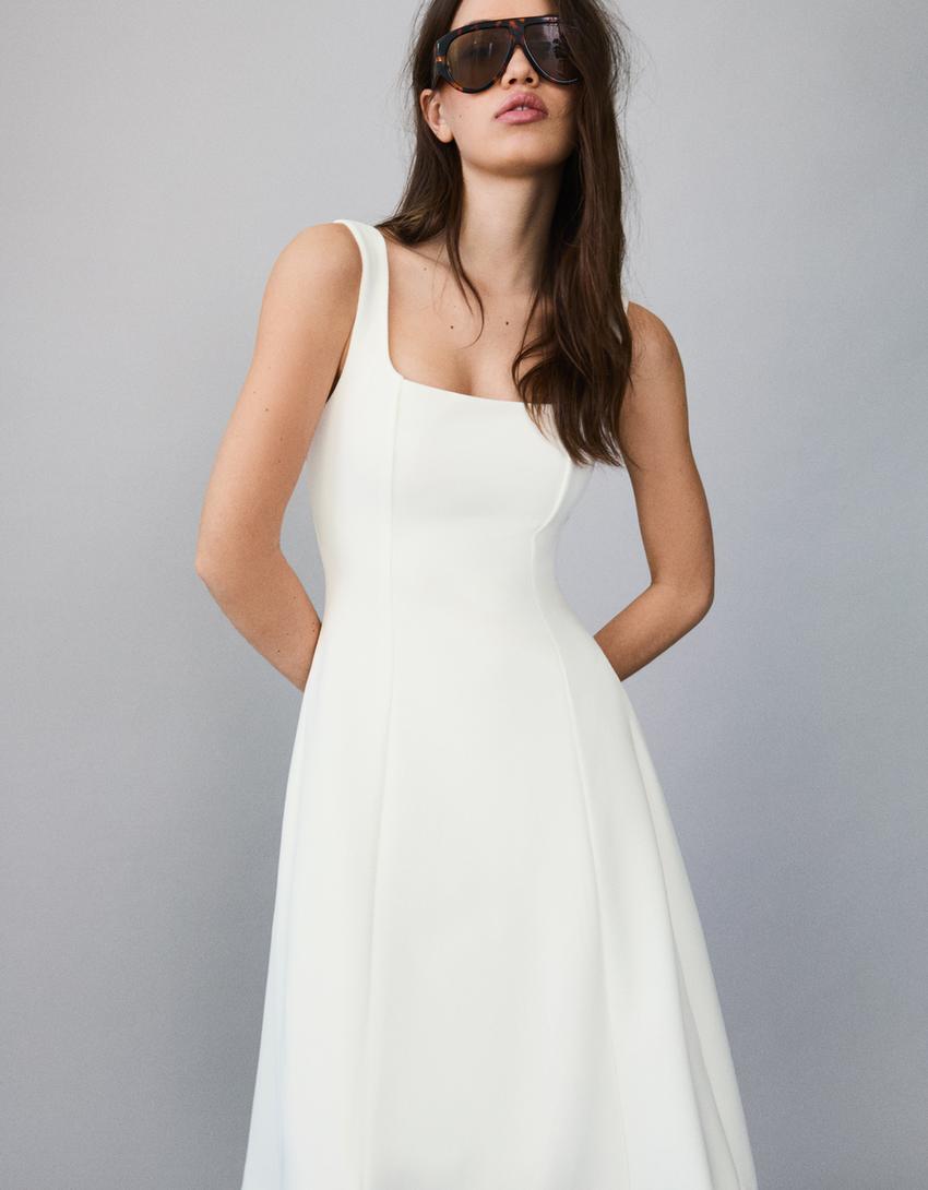 فستان قصير بتنورة كلوش-أبيض