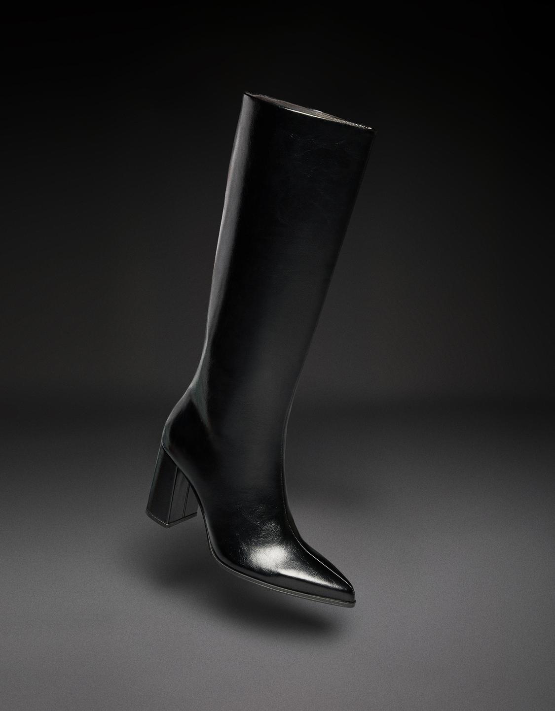 Block heel boots