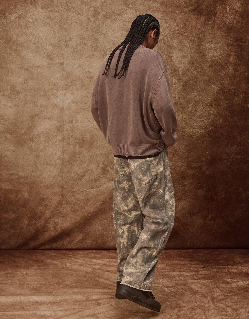 Pantaloni con stampa borchie-Marrone