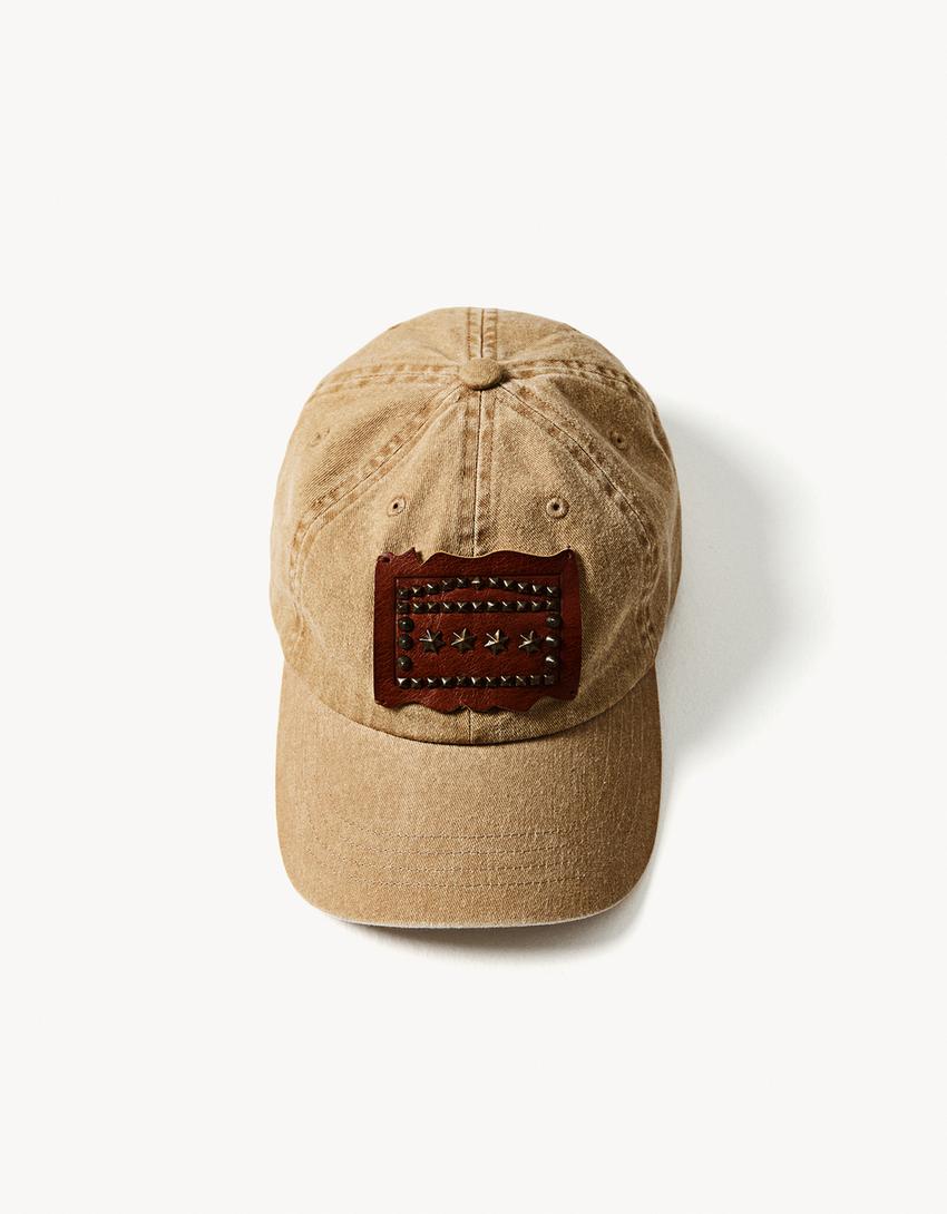 Šiltovka s nášivkou ARIES X BERSHKA-Hnedá