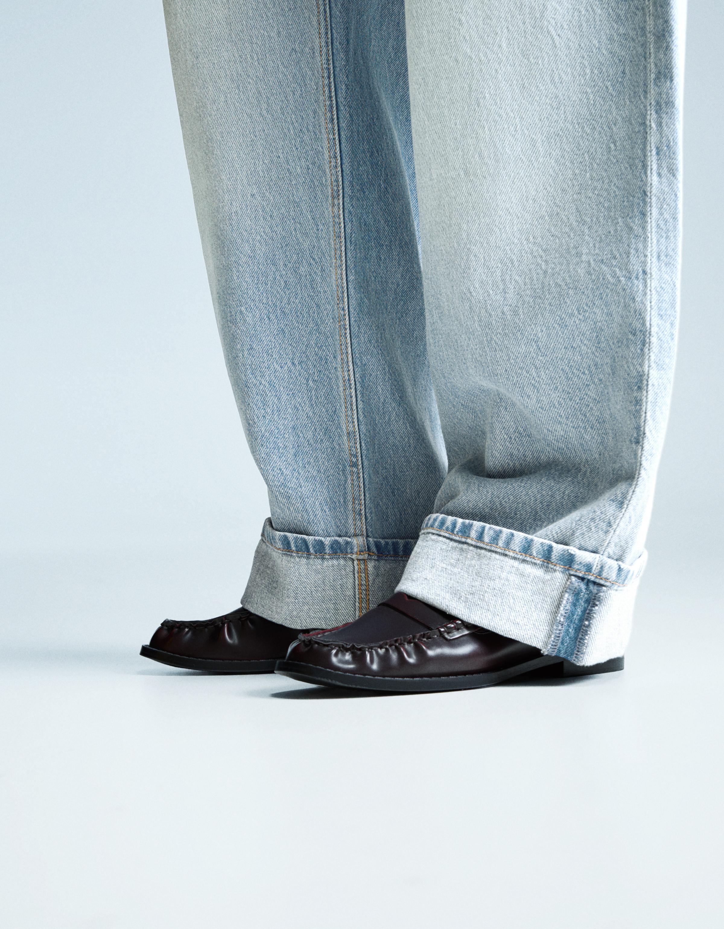 Roll-up baggy jeans