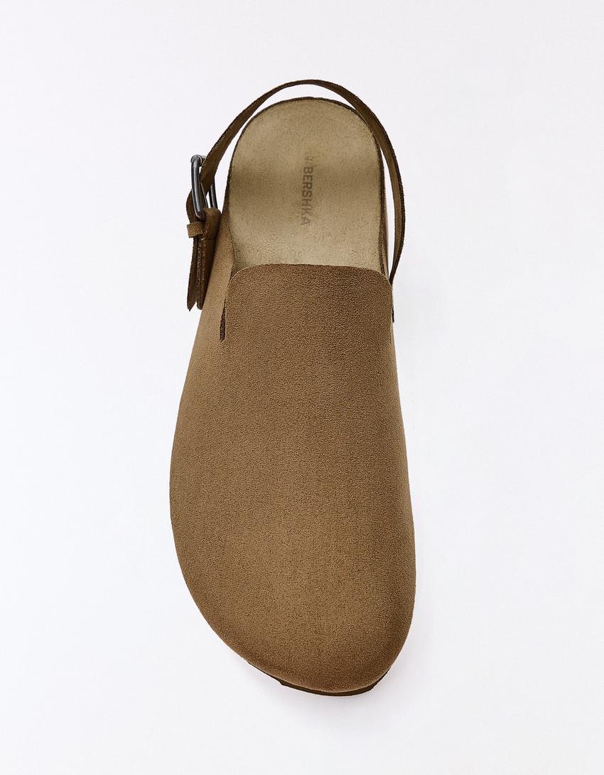 Clog with strap detail-Brown