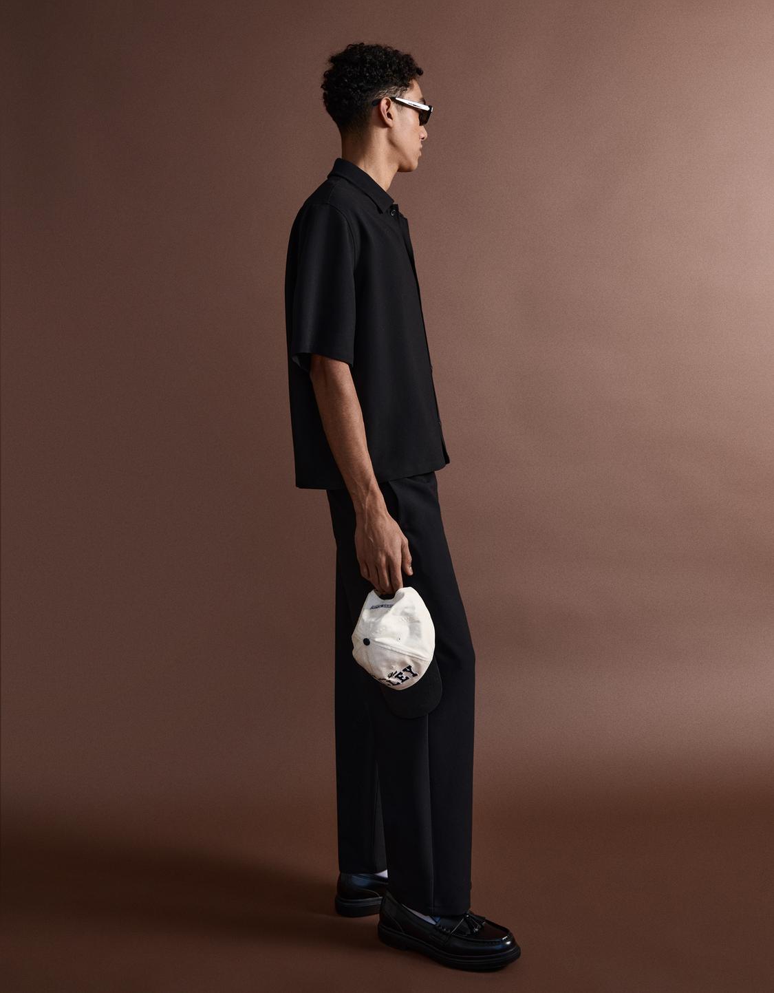 Short sleeve boxy tailored fit shirt