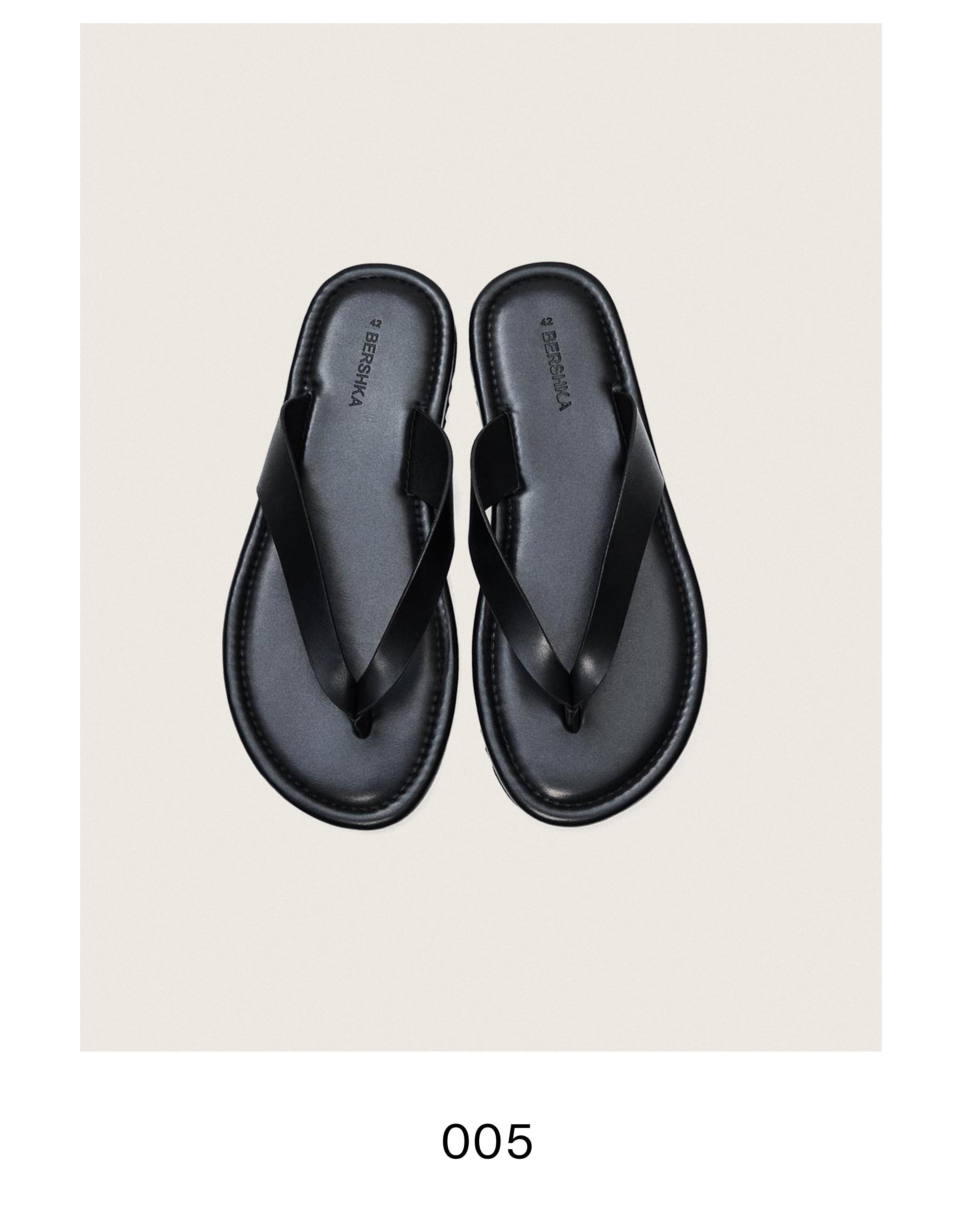 Thong strap sandals — BLACK