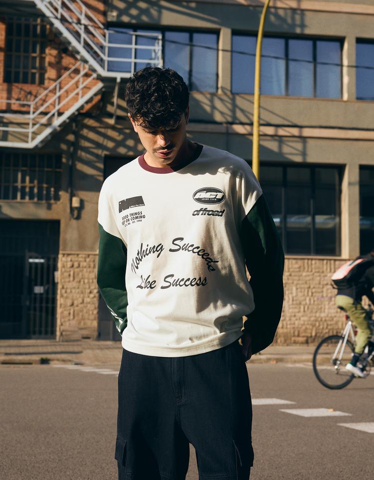 Uzun kollu kontrast baskılı tişört