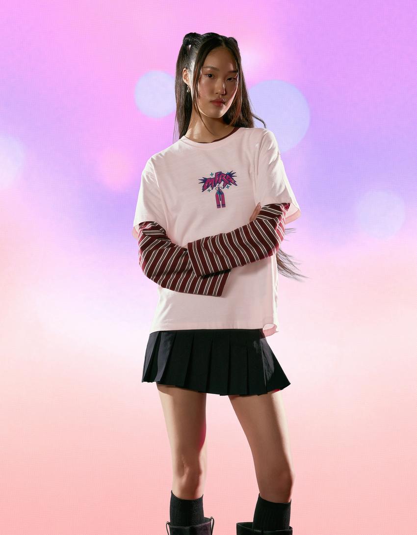 Camiseta KPop Demon Hunters Huntr/x manga corta print-Rosa