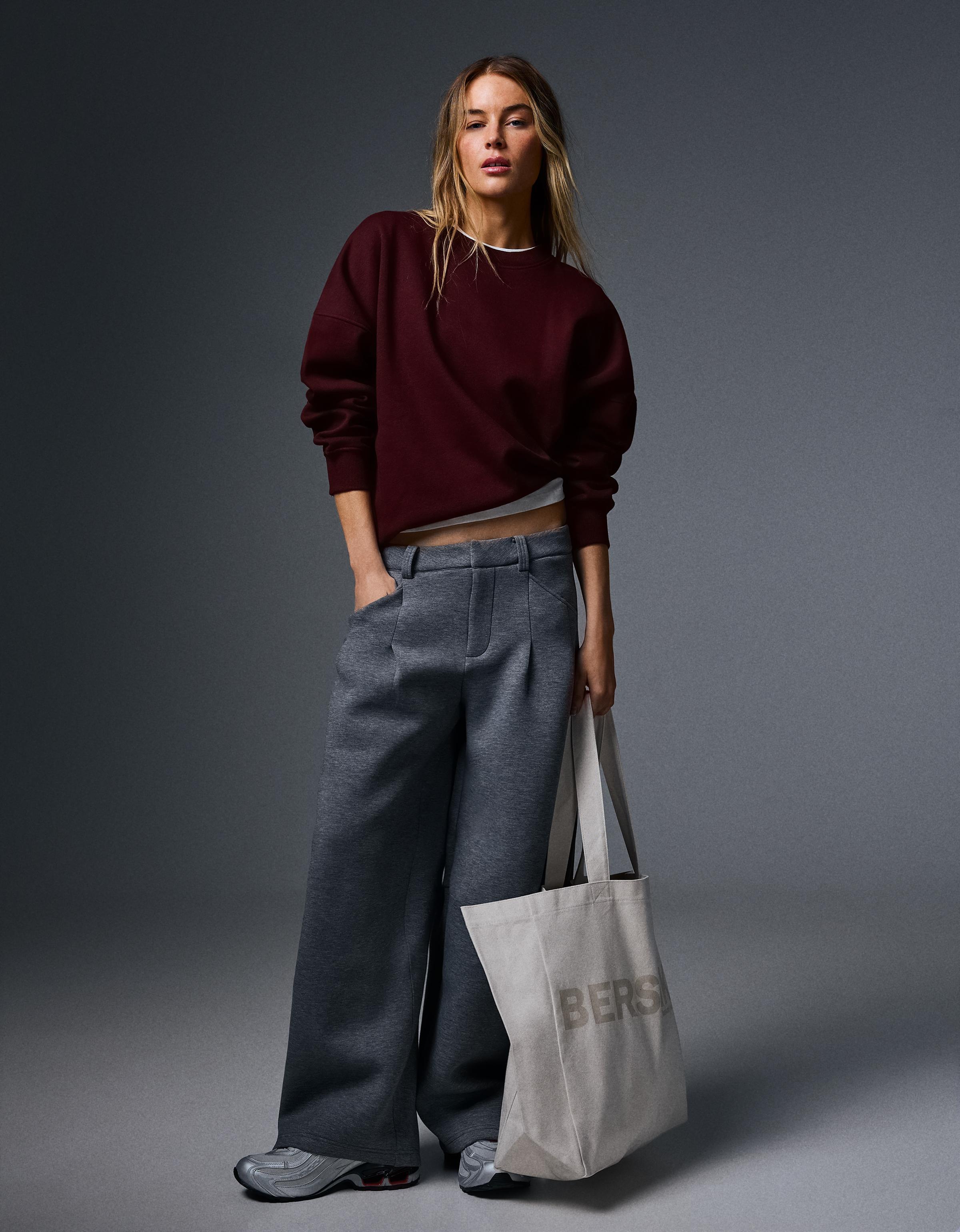 Round neck sweatshirt — Maroon
