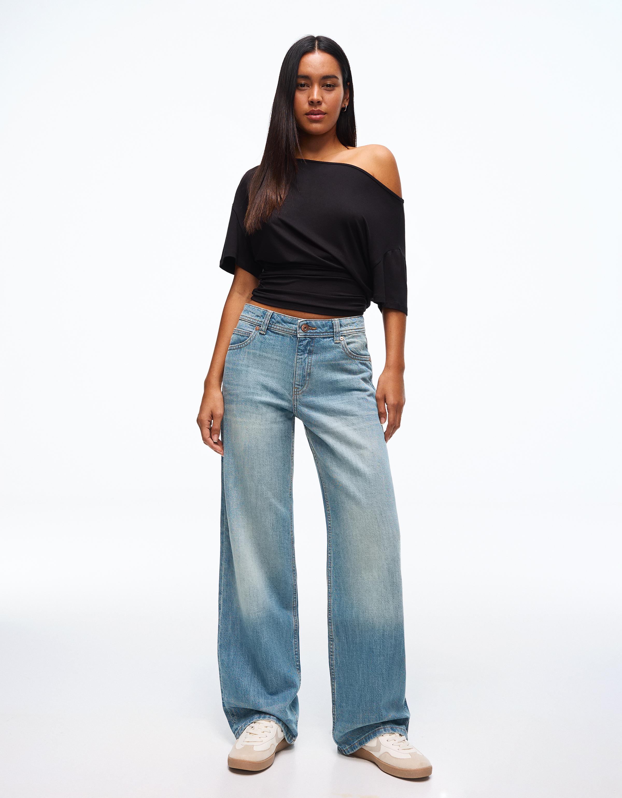 Mid-waist baggy jeans