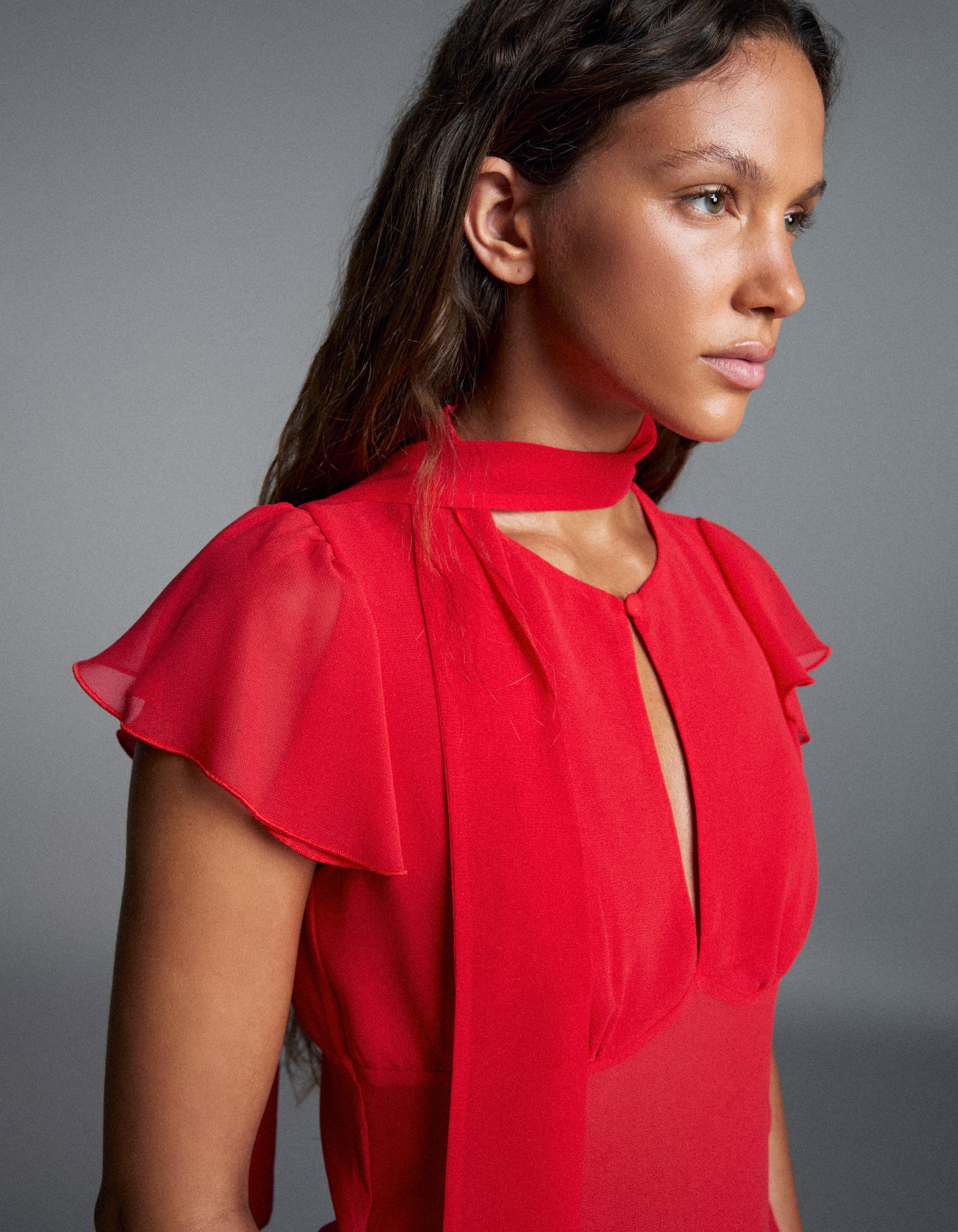 Fitted short sleeve ruffled shirt — Red