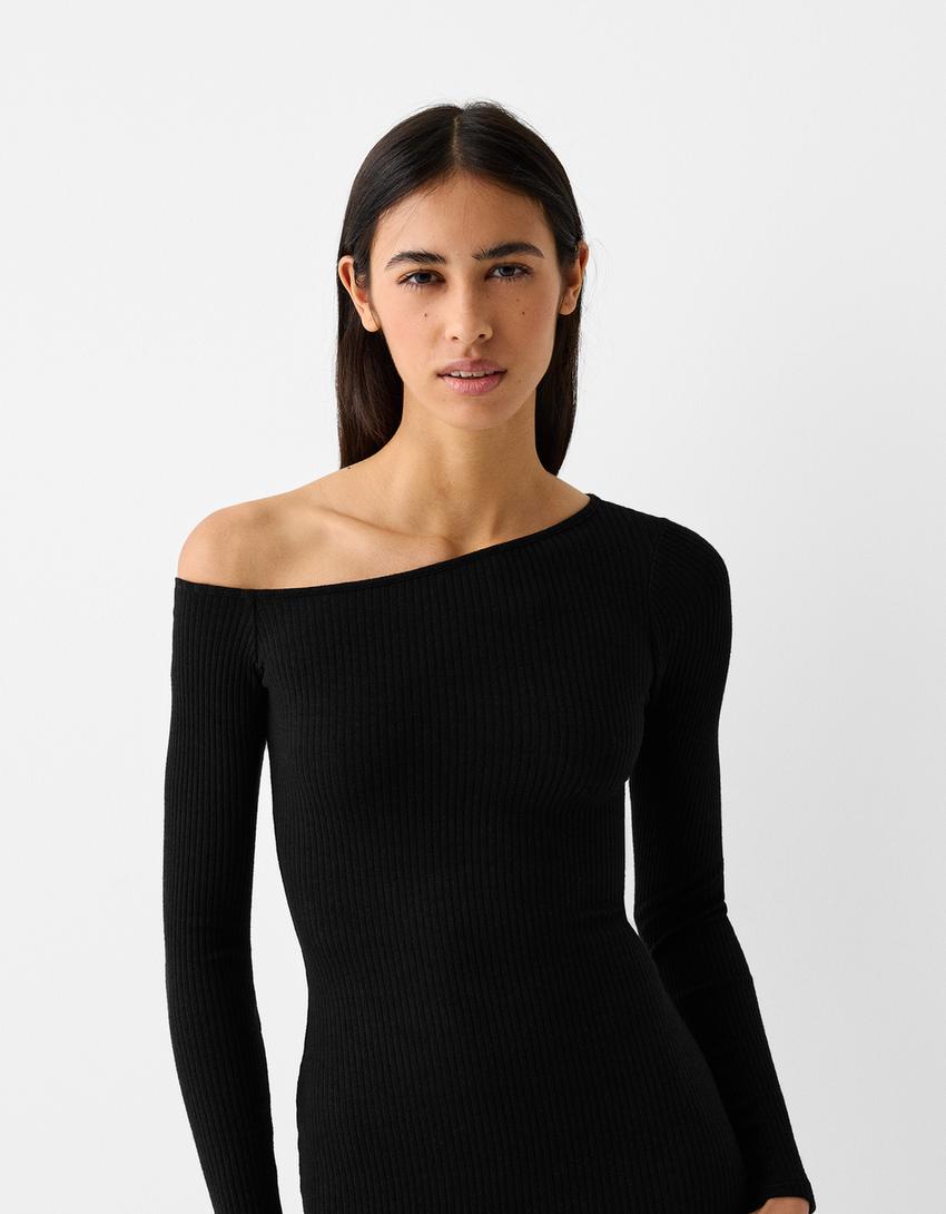 فستان قصير محاك بأكمام طويلة وفتحة عنق غير متماثلة-أسود-3