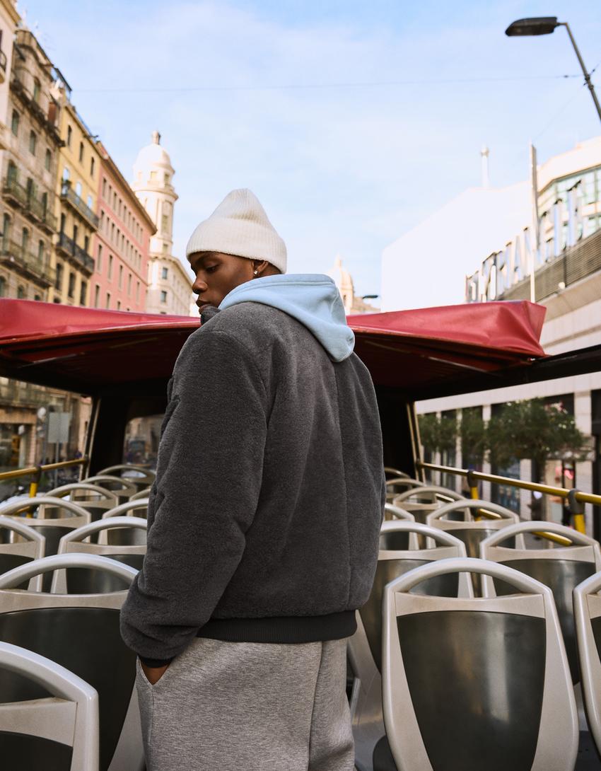 Jaqueta com efeito de pelo encaracolado gráfico-Cinza