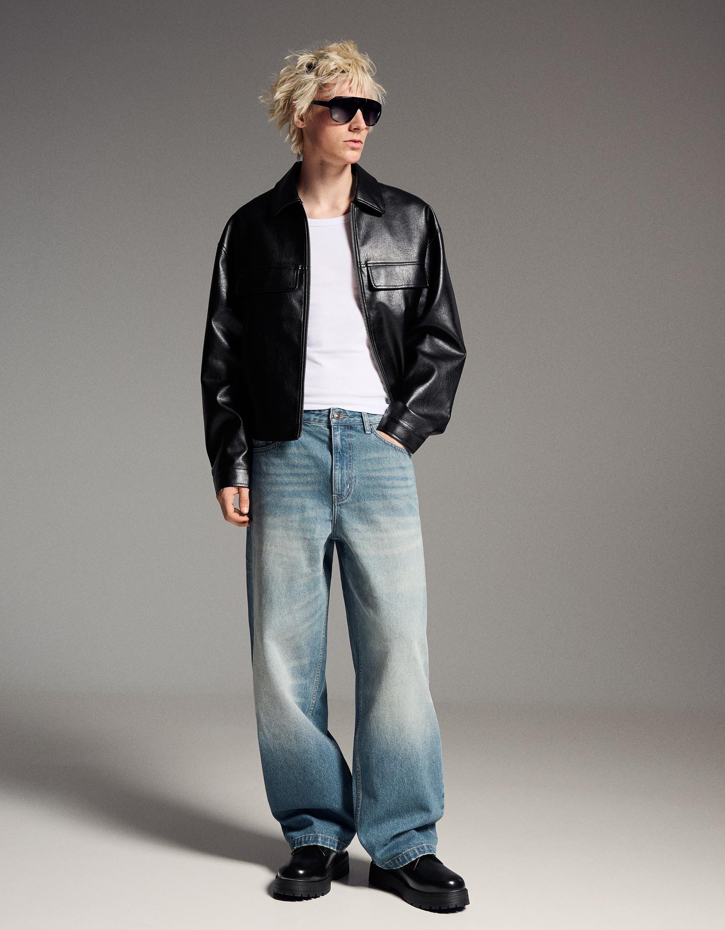 Bershka jeansy o kroju super baggy wyblakły niebieski