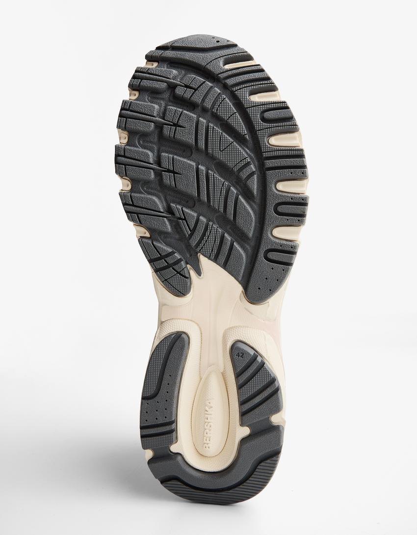 Sneaker mit kombinierter Sohle-Grau