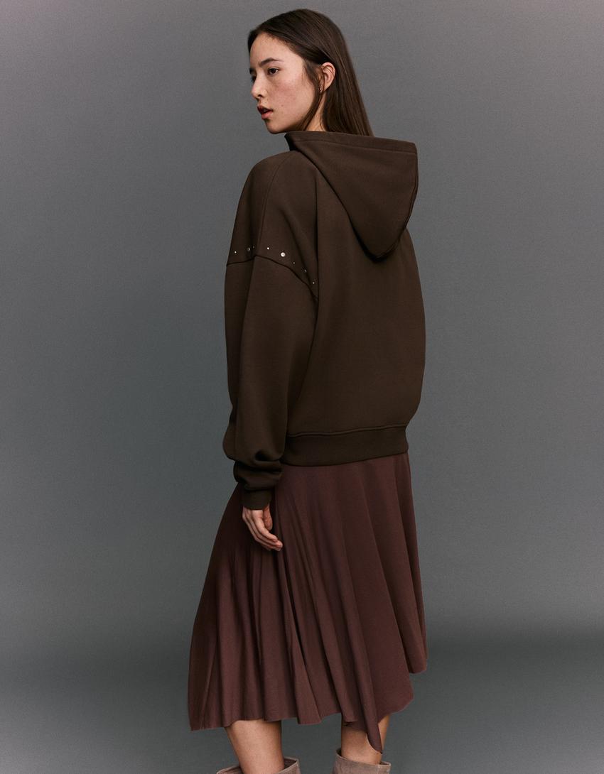 Zip-up studded hood sweatshirt-Brown