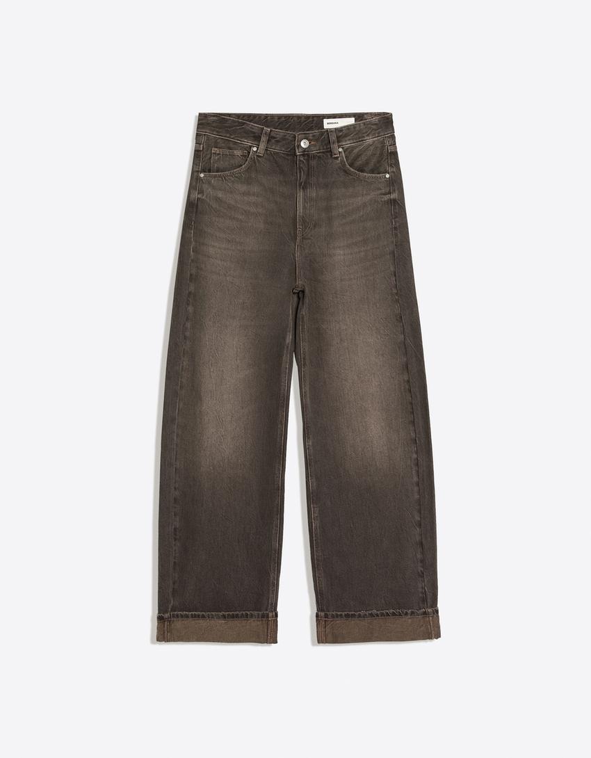 Balloon jeans with back buckle and rips-Black