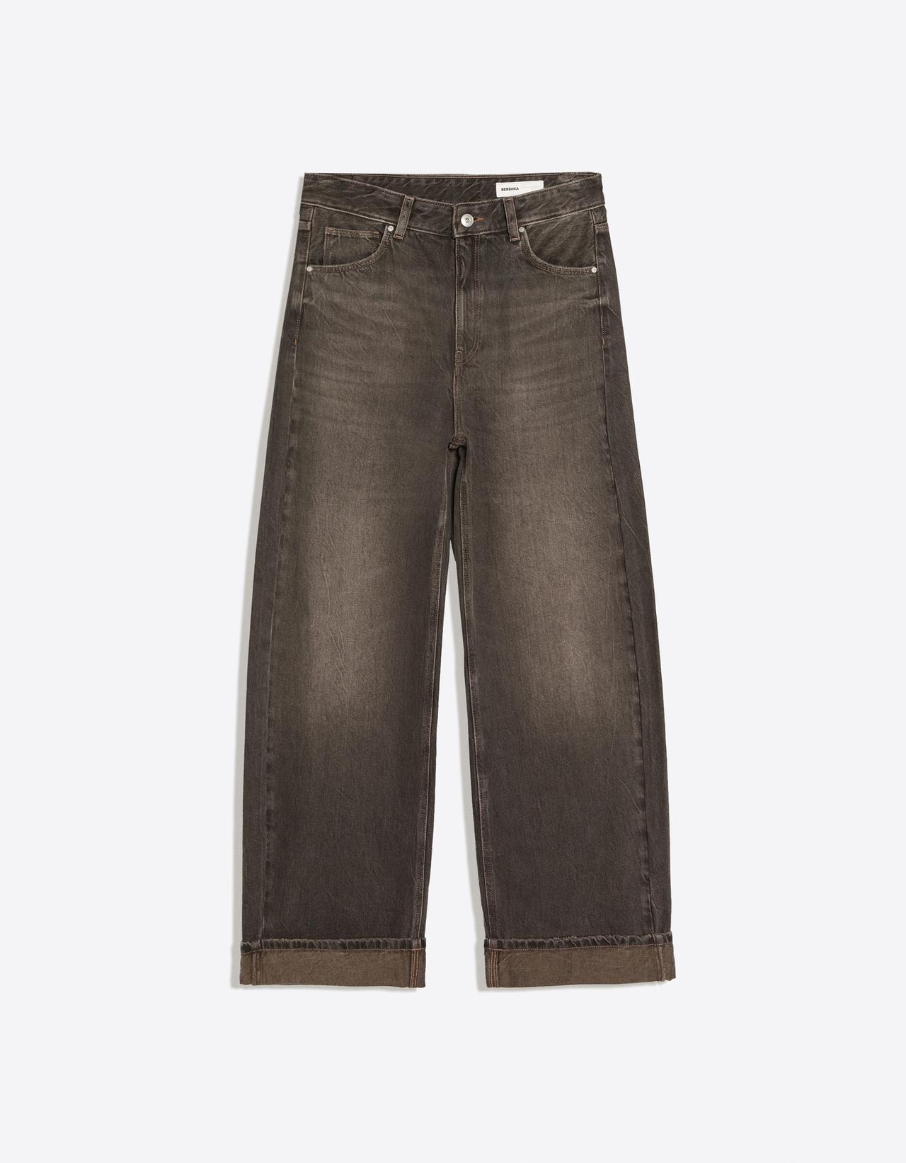 Ripped balloon fit jeans with back buckle — Black