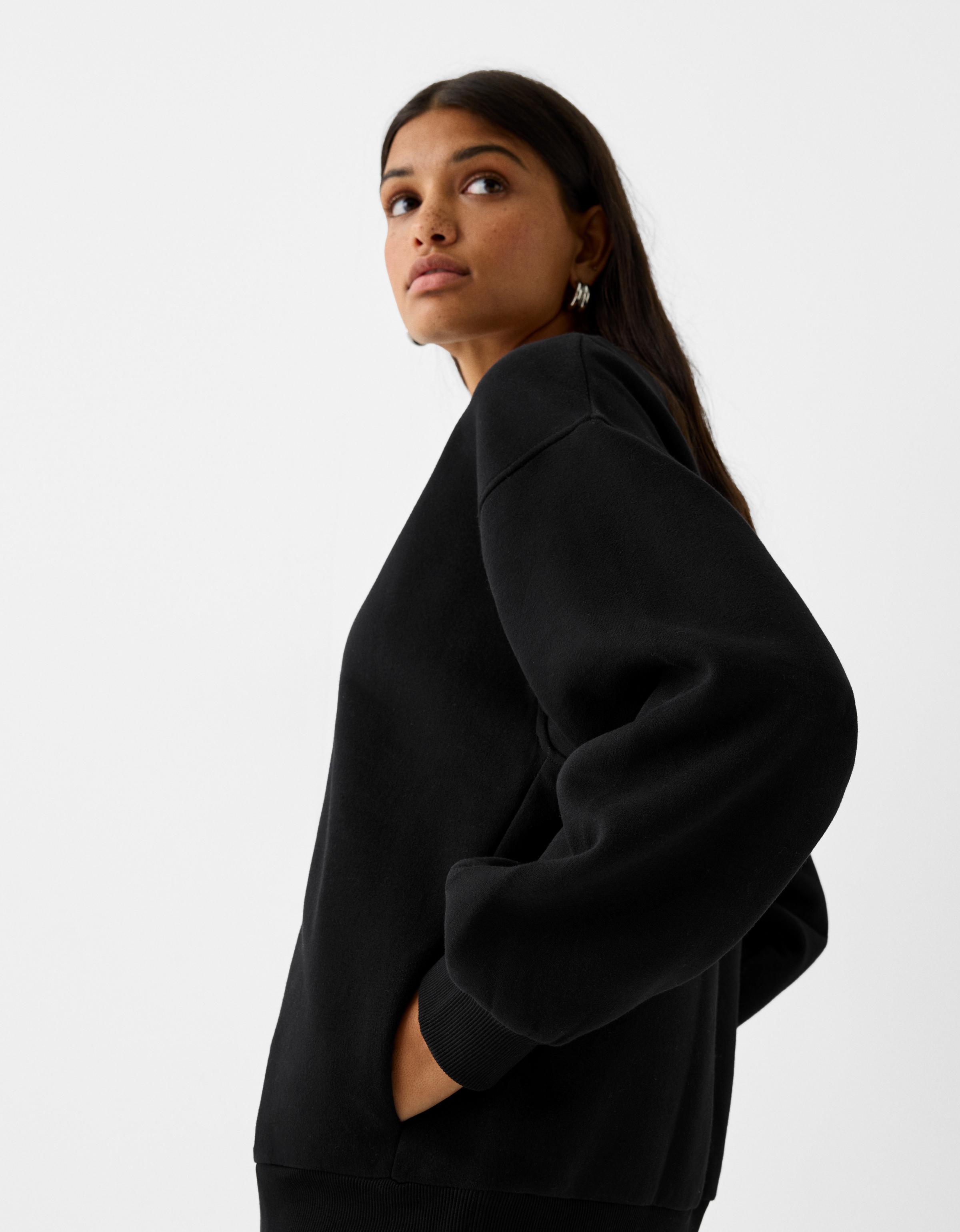Oversize sweatshirt with side pockets - Women | Bershka Oversize sweatshirt with side pockets - Women | Bershka