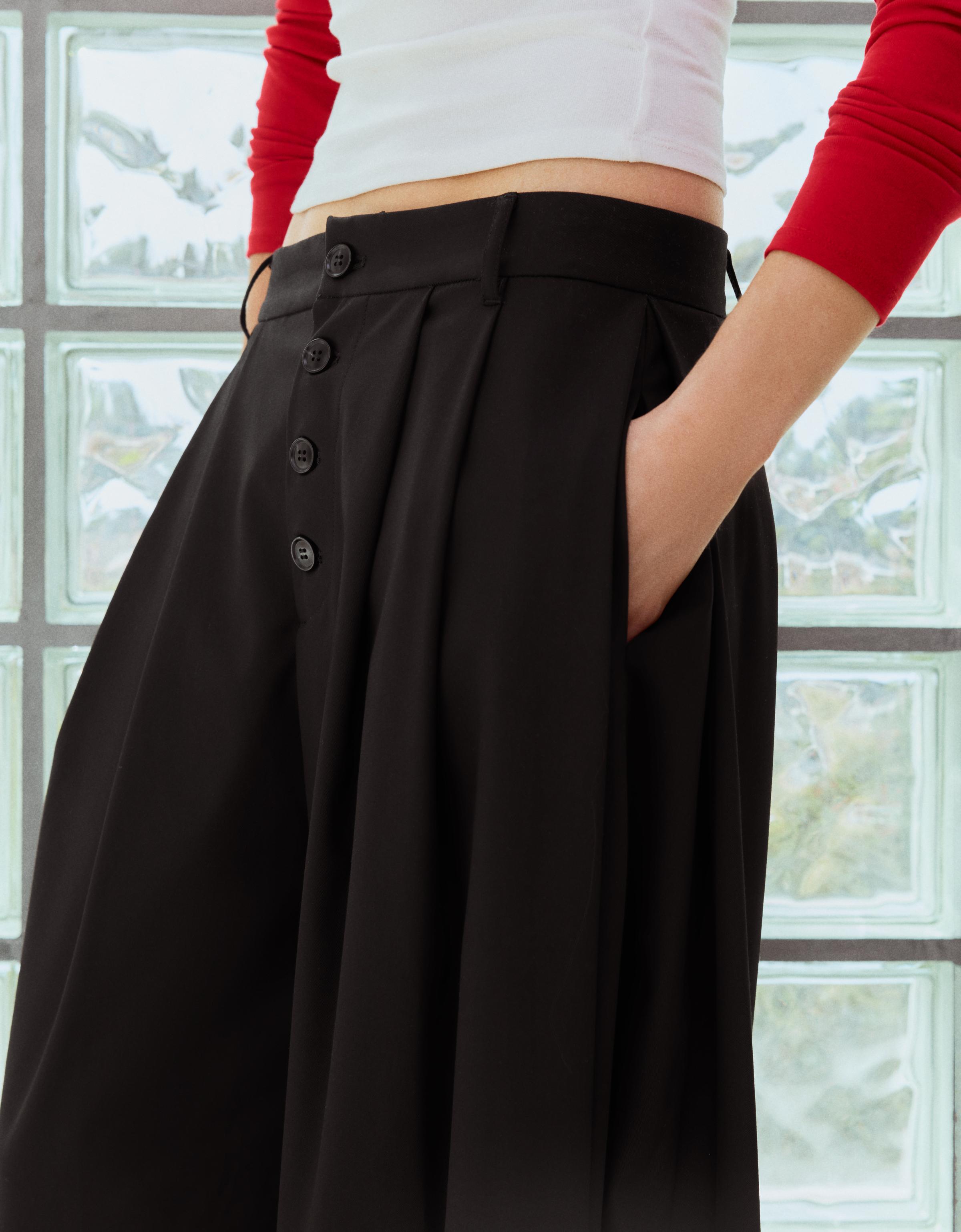Side-pleat trousers — Black