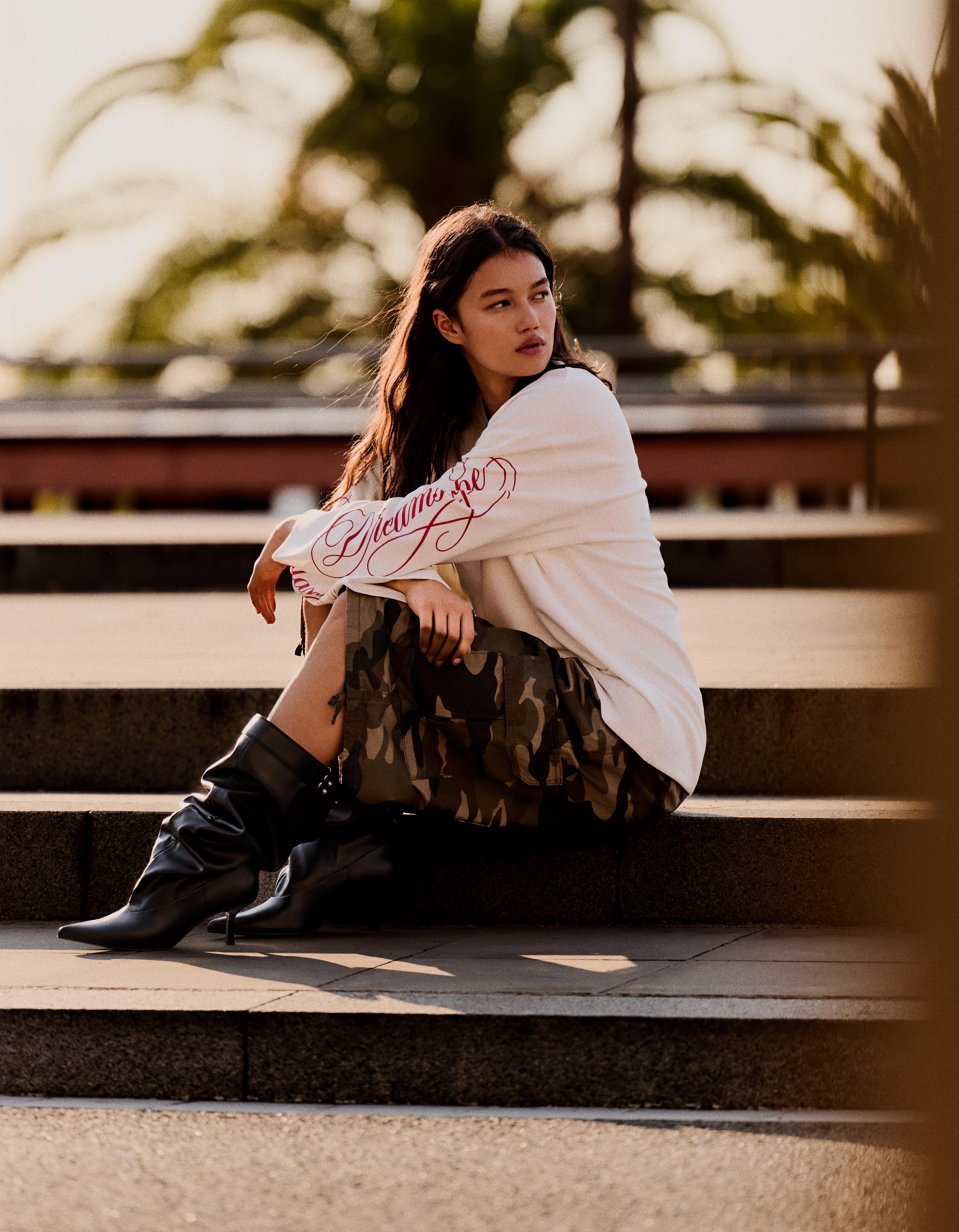 Adjustable slouchy heel boots — BLACK