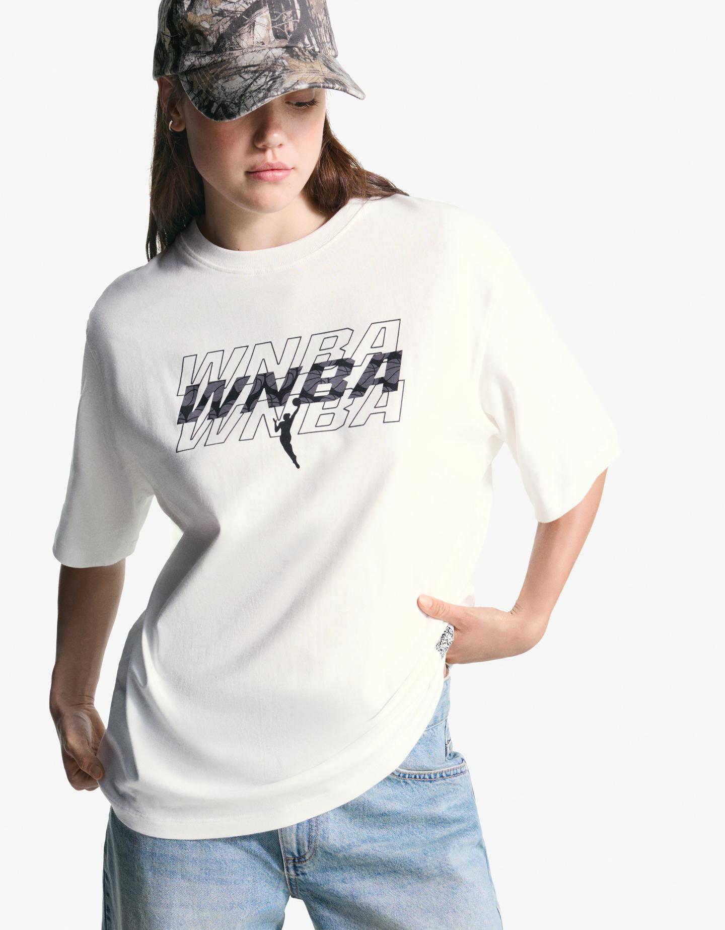Bershka koszulka wnba z krótkim rękawem z filtrem cyfrowym biały złamany