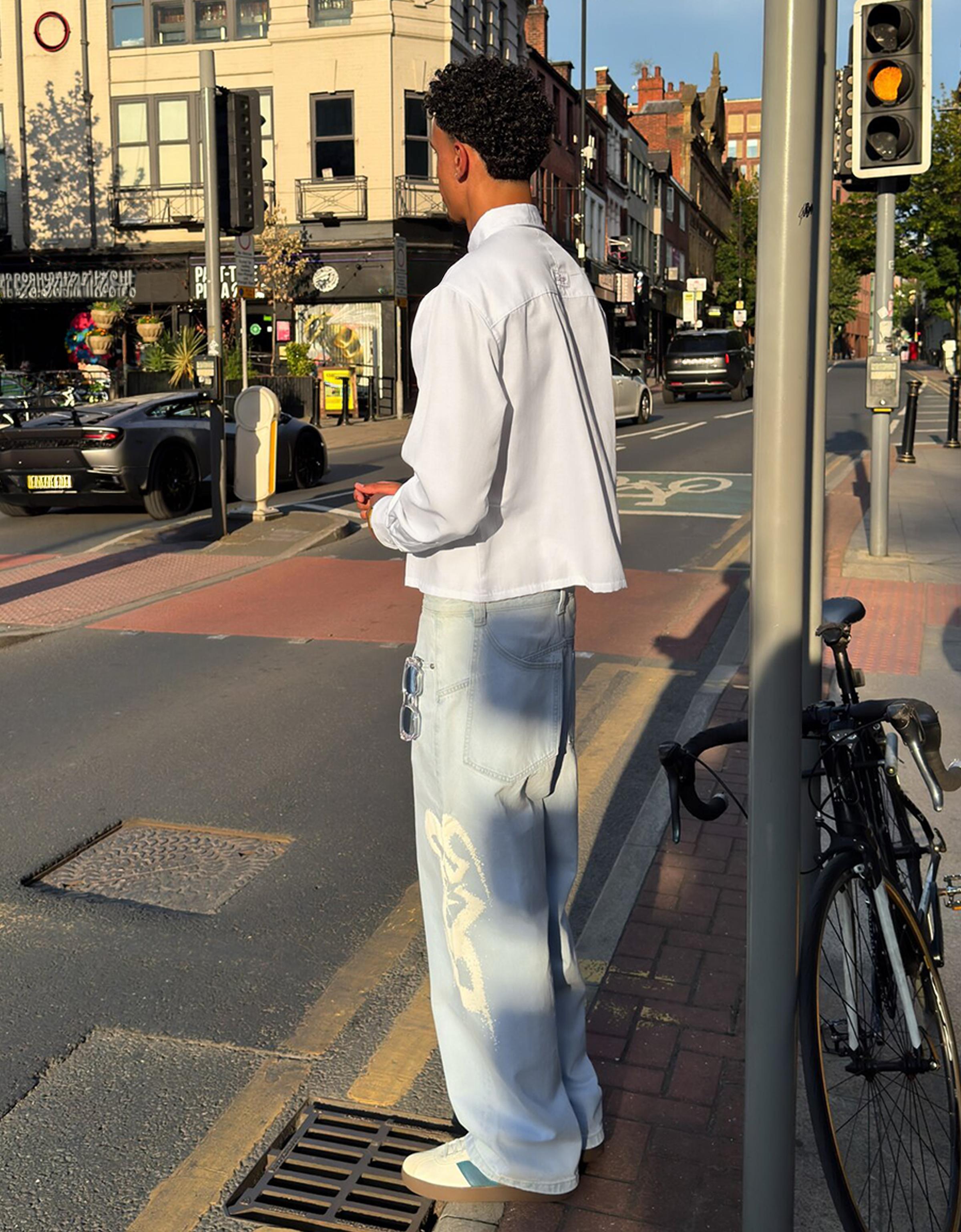 Bershka Yan baskılı super baggy fit jean görsel 7