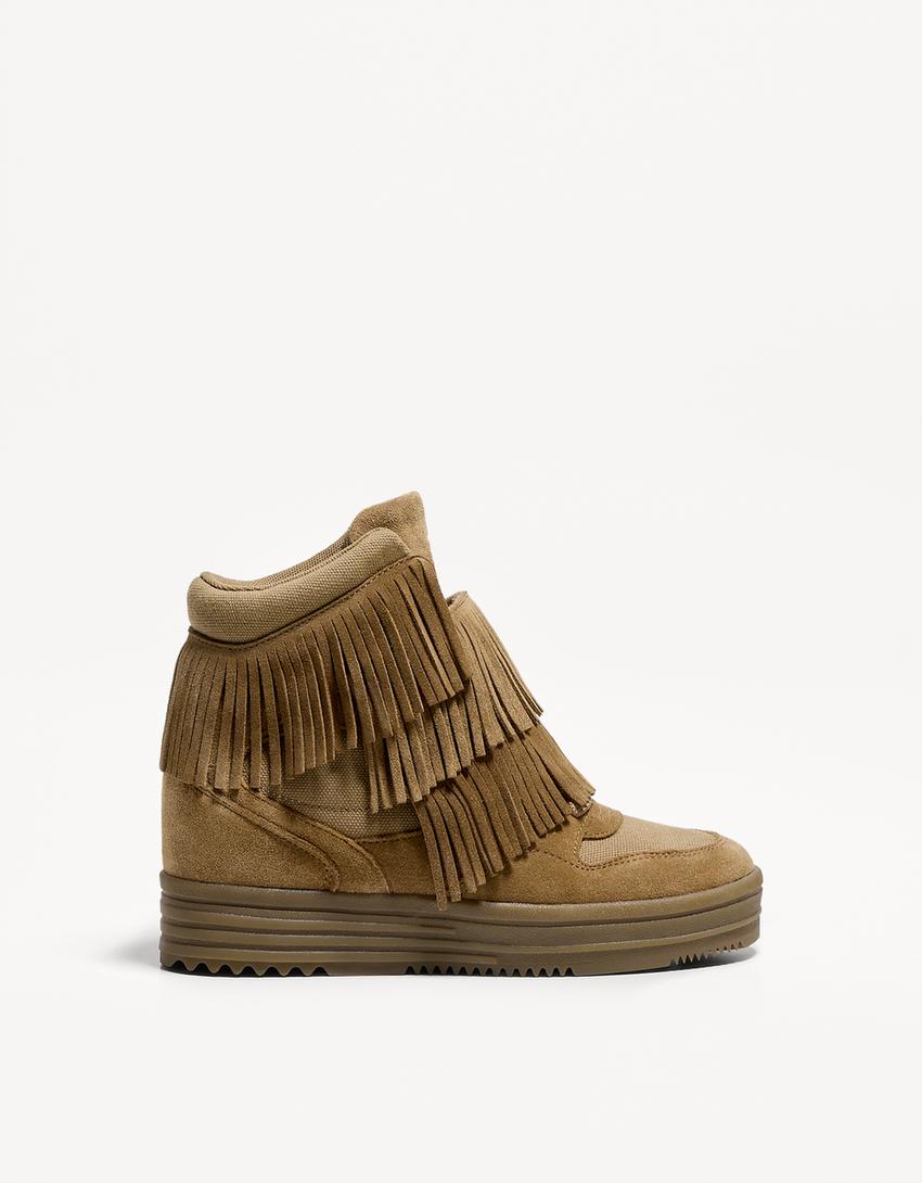Zapatillas abotinadas cuña PIEL con flecos-Arena