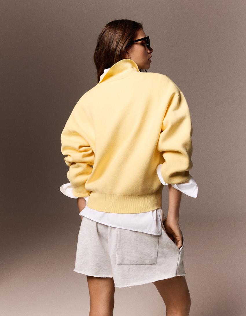 Sweter oversize z kołnierzykiem typu polo-Żółty