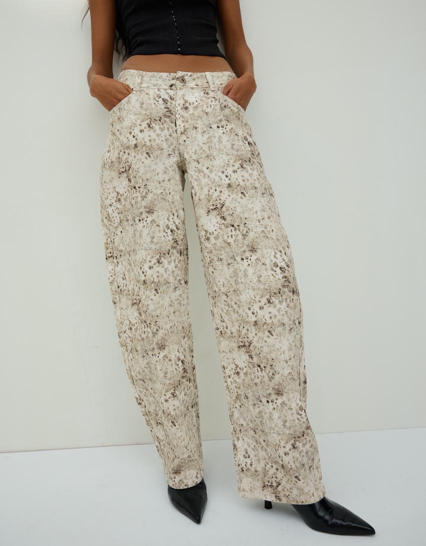 Düşük bel dokulu ve desenli baggy fit jean-Krem