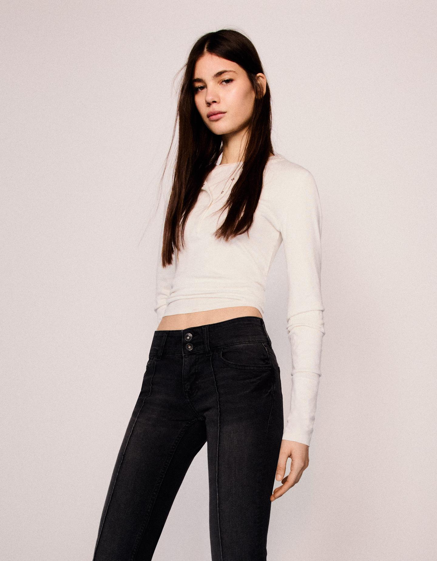 Bershka Bootcut-Jeans Mit Tiefem Bund Damen 34 Schwarz günstig online kaufen