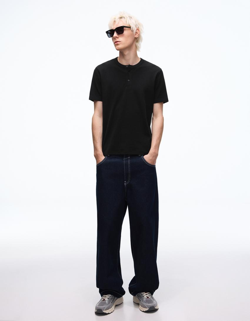 Majica kratkih rukava mrežaste teksture sa panaderom-Crna