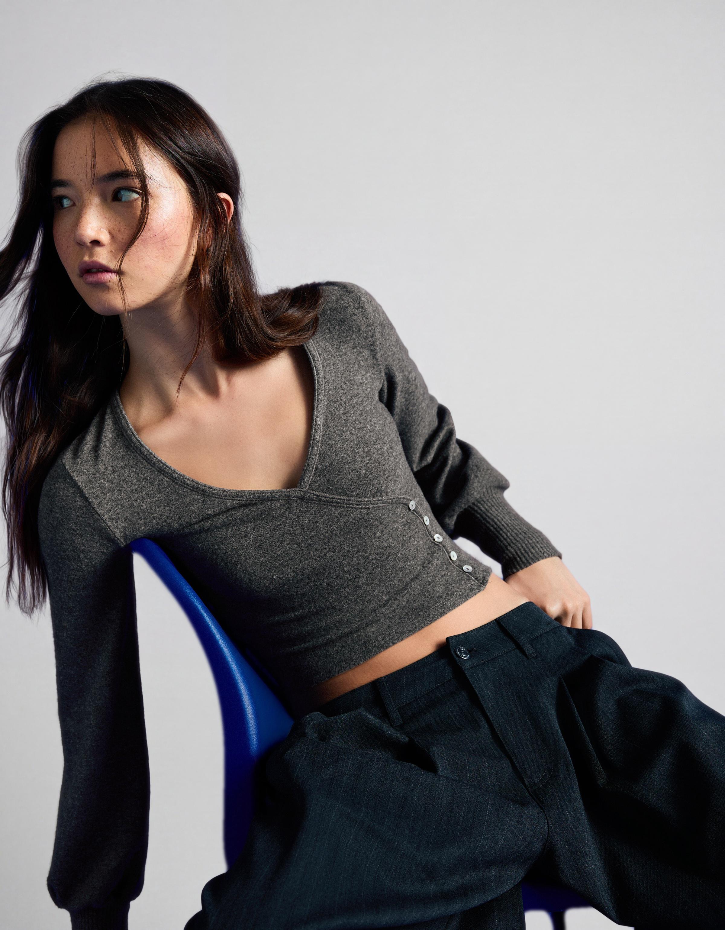 V-neck button jumper — Grey