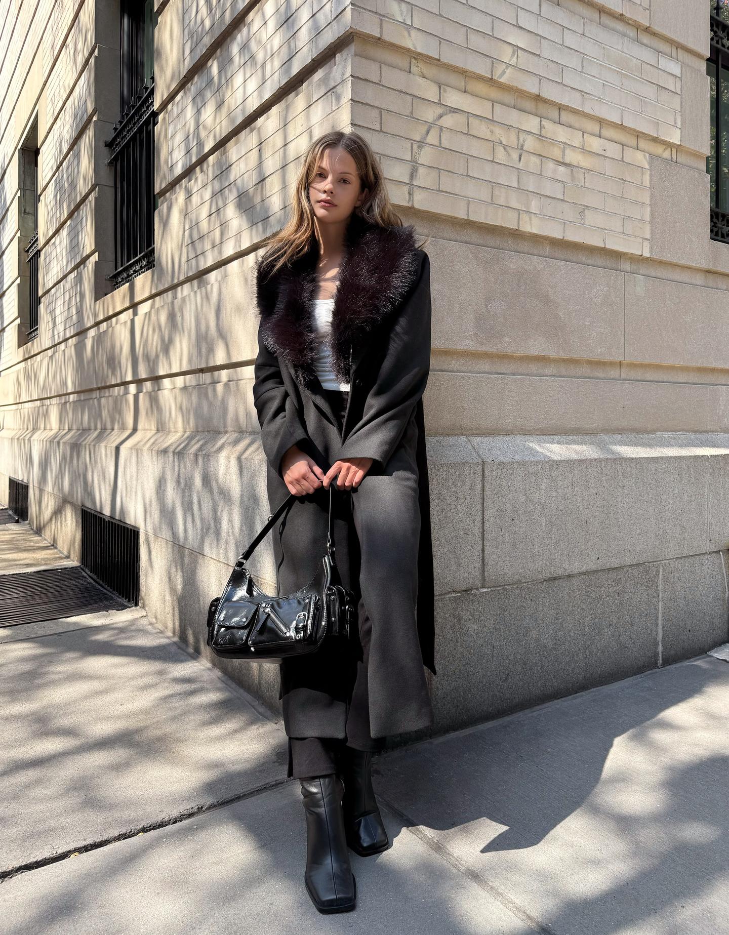 Bershka płaszcz z odpinanym kołnierzem z efektem futra czarny