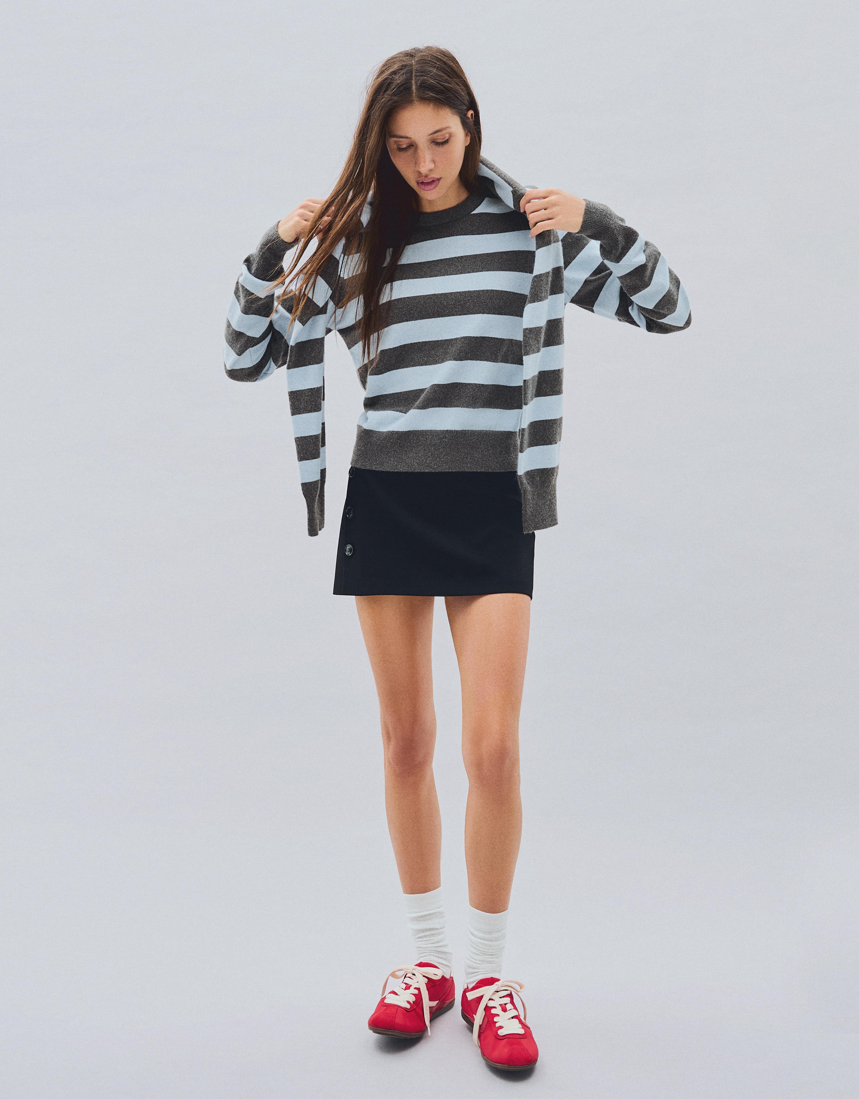 Round neck jumper — Grey