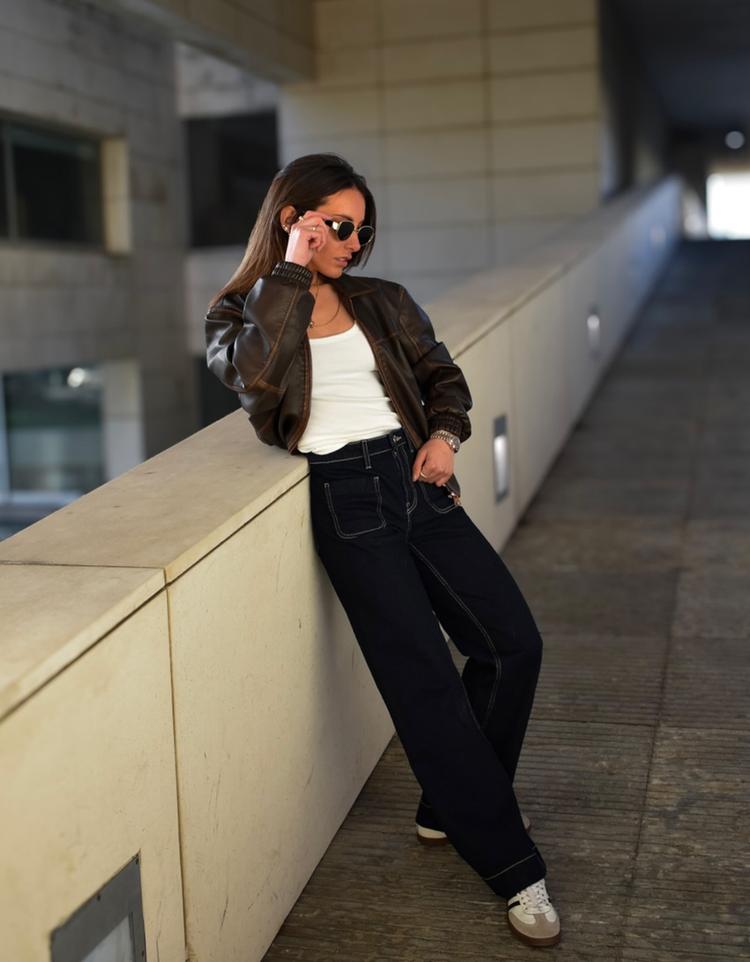 Seamless wide-leg jeans
