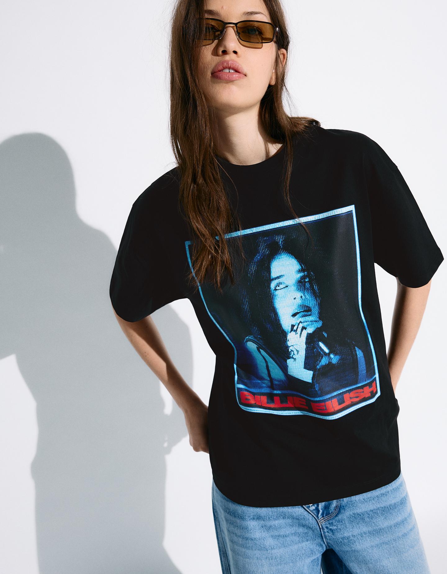 Bershka koszulka billie eilish z krótkim rękawem i nadrukiem czarny