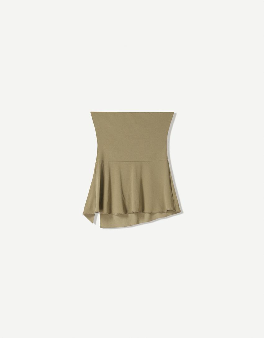 Top bandeau em crepe com bainha assimétrica-Caqui