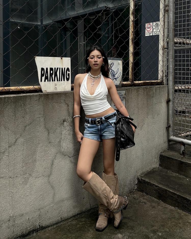 Chicas-Festival Season