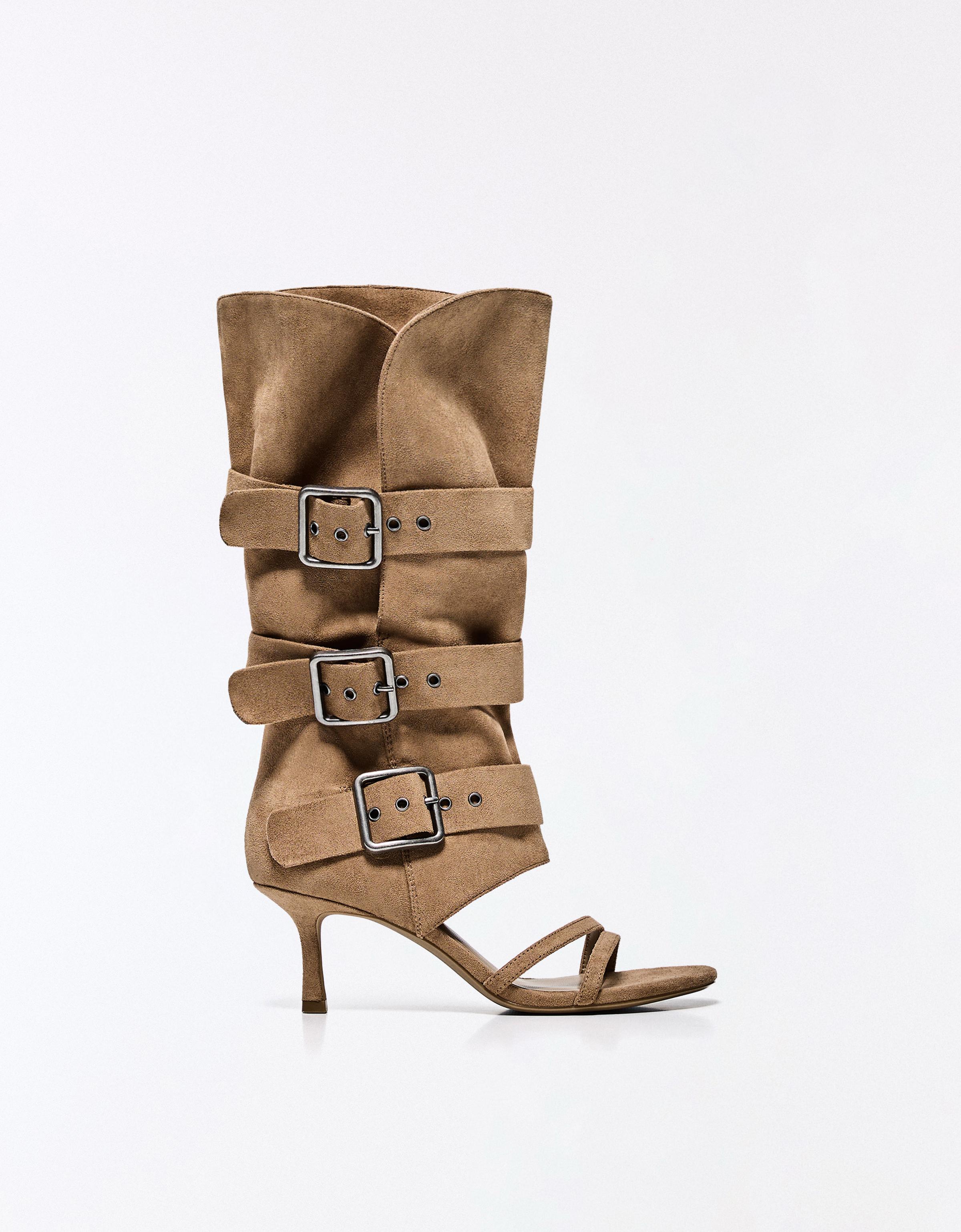 Heeled trousers sandals with buckles — BEIGE