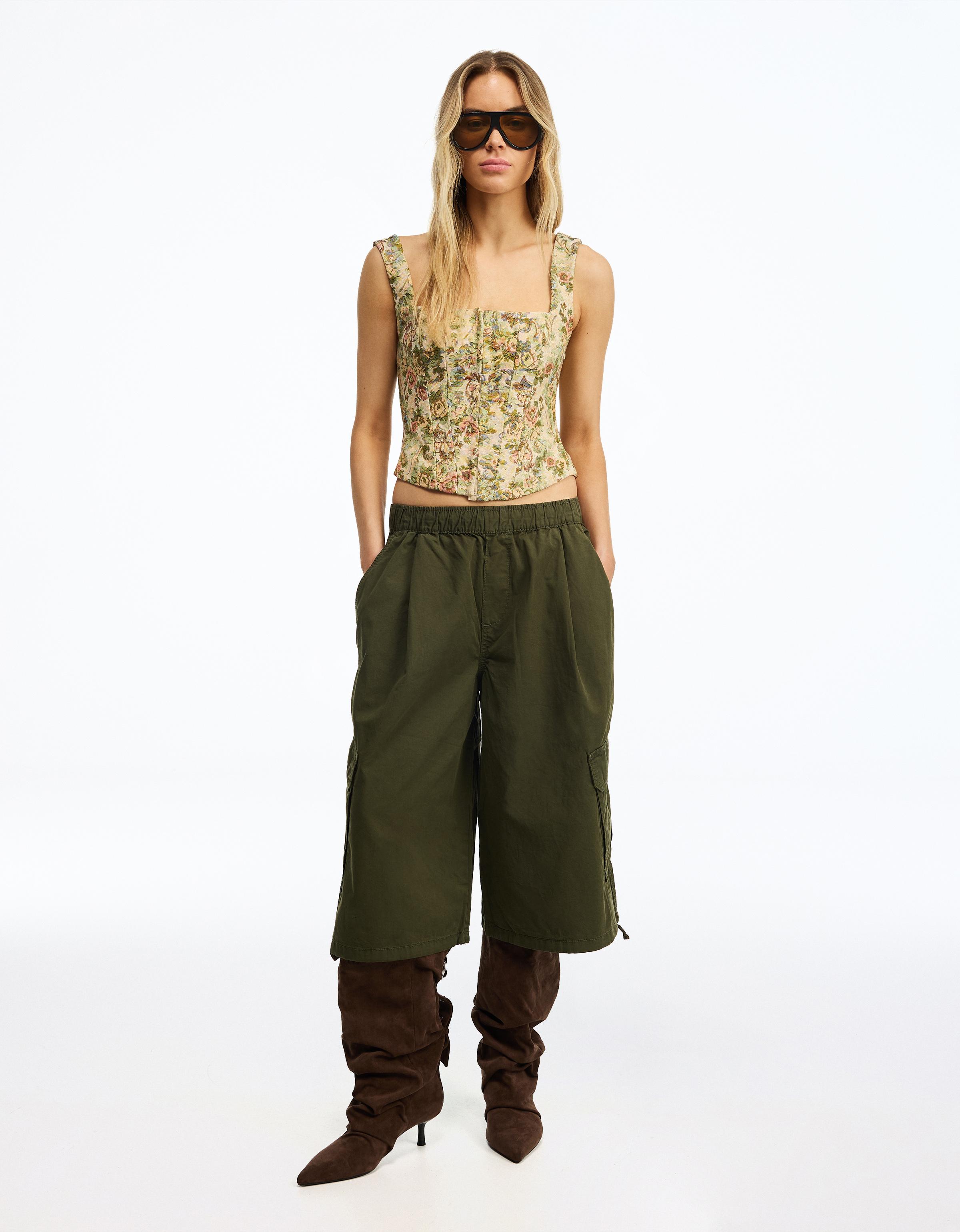 Elasticated waist cargo Bermuda shorts — Khaki