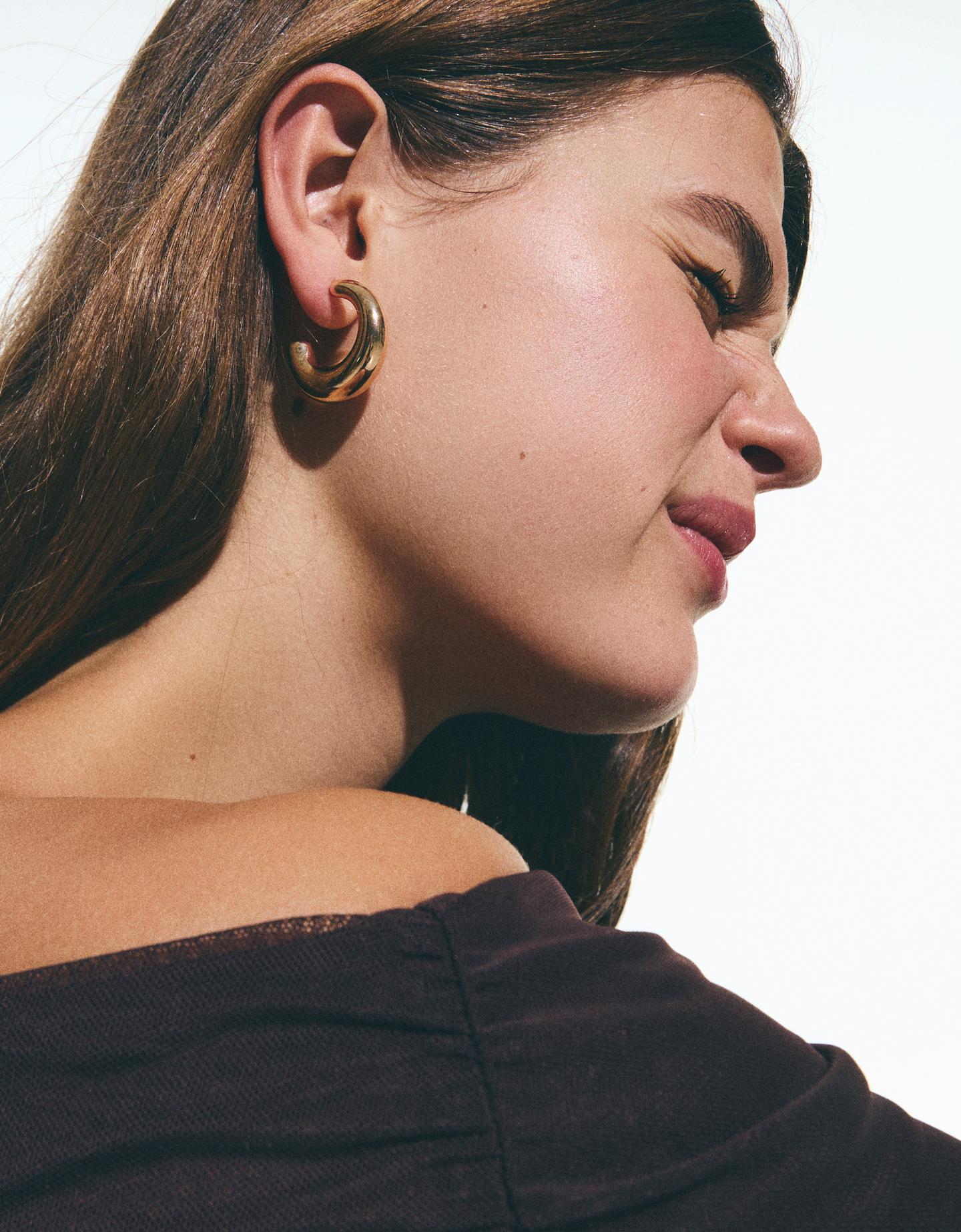 Bershka zestaw 3 kolczyków z efektem żywicy brązowy