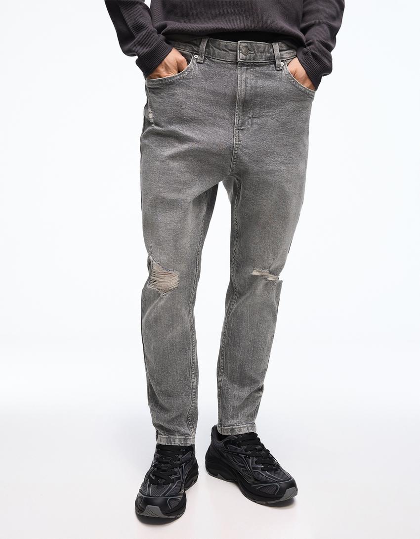 Carrot fit jeans met scheuren-Grijs