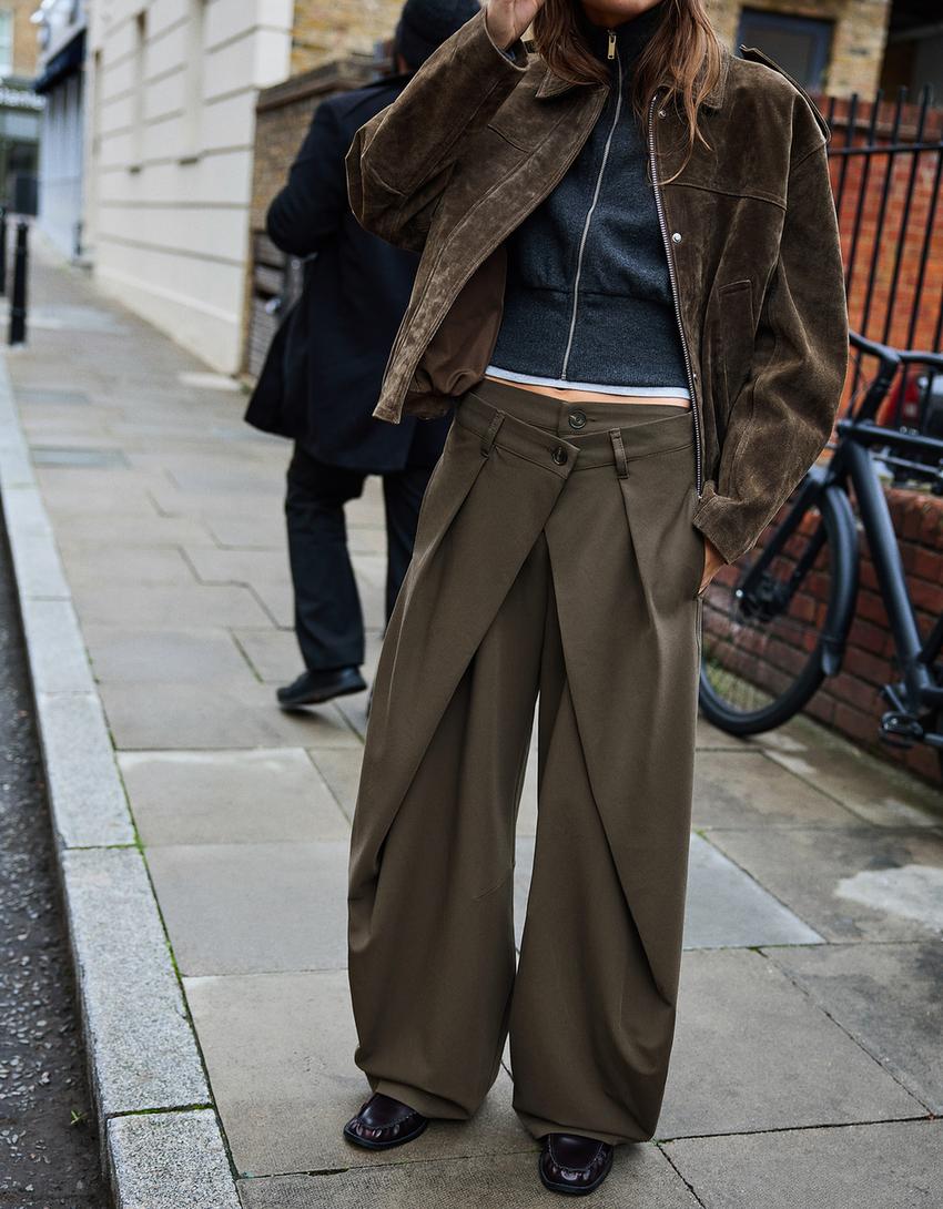 Barrel-lõikega volditud püksid-Liivapruun