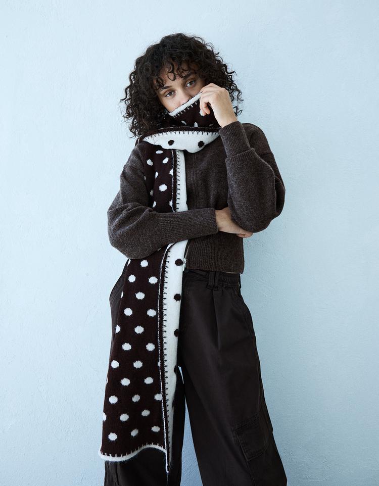 Polka dot knit scarf — Cream