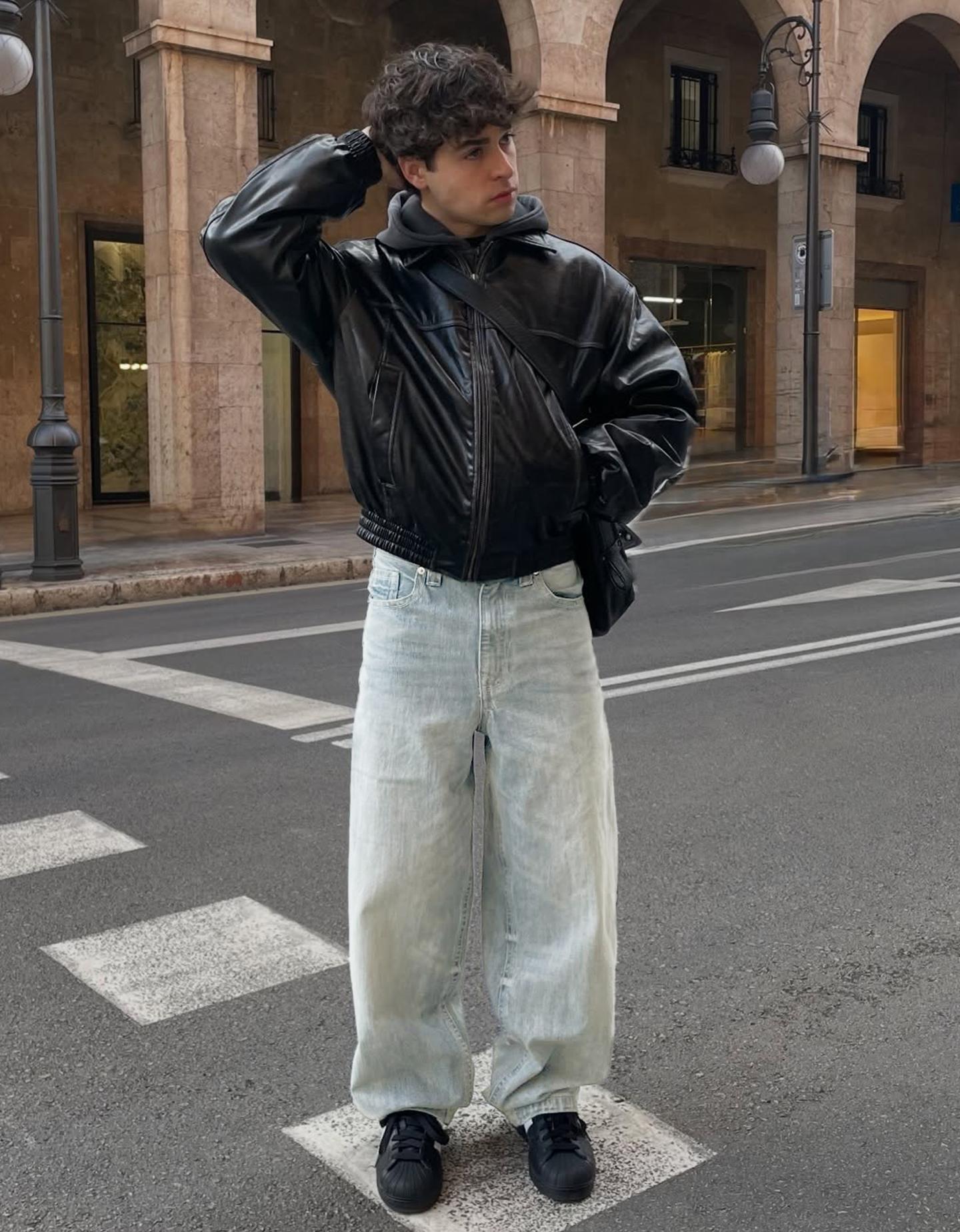 Bershka kurtka ze sztucznej skóry czarny