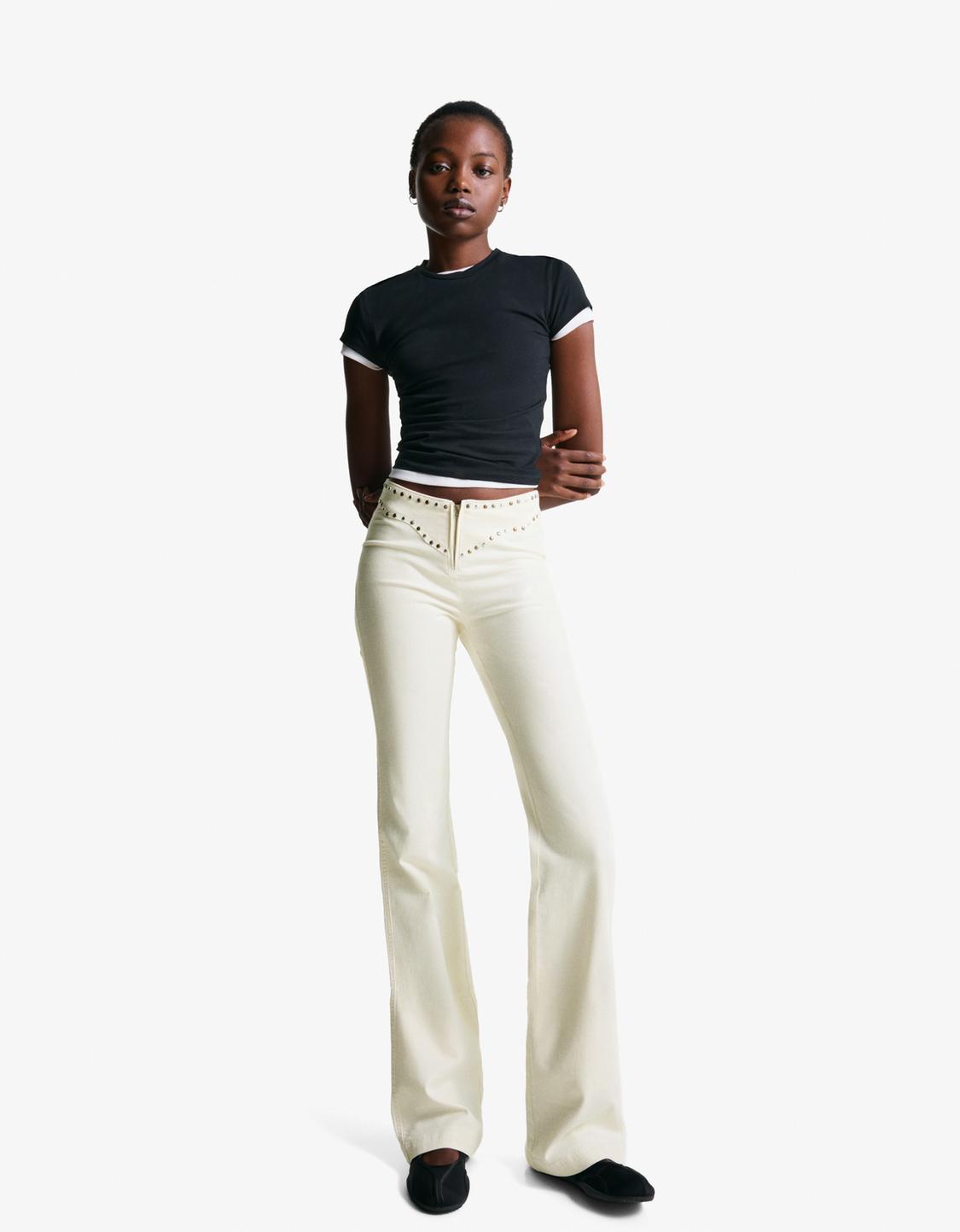 Trousers with studded waist and zip