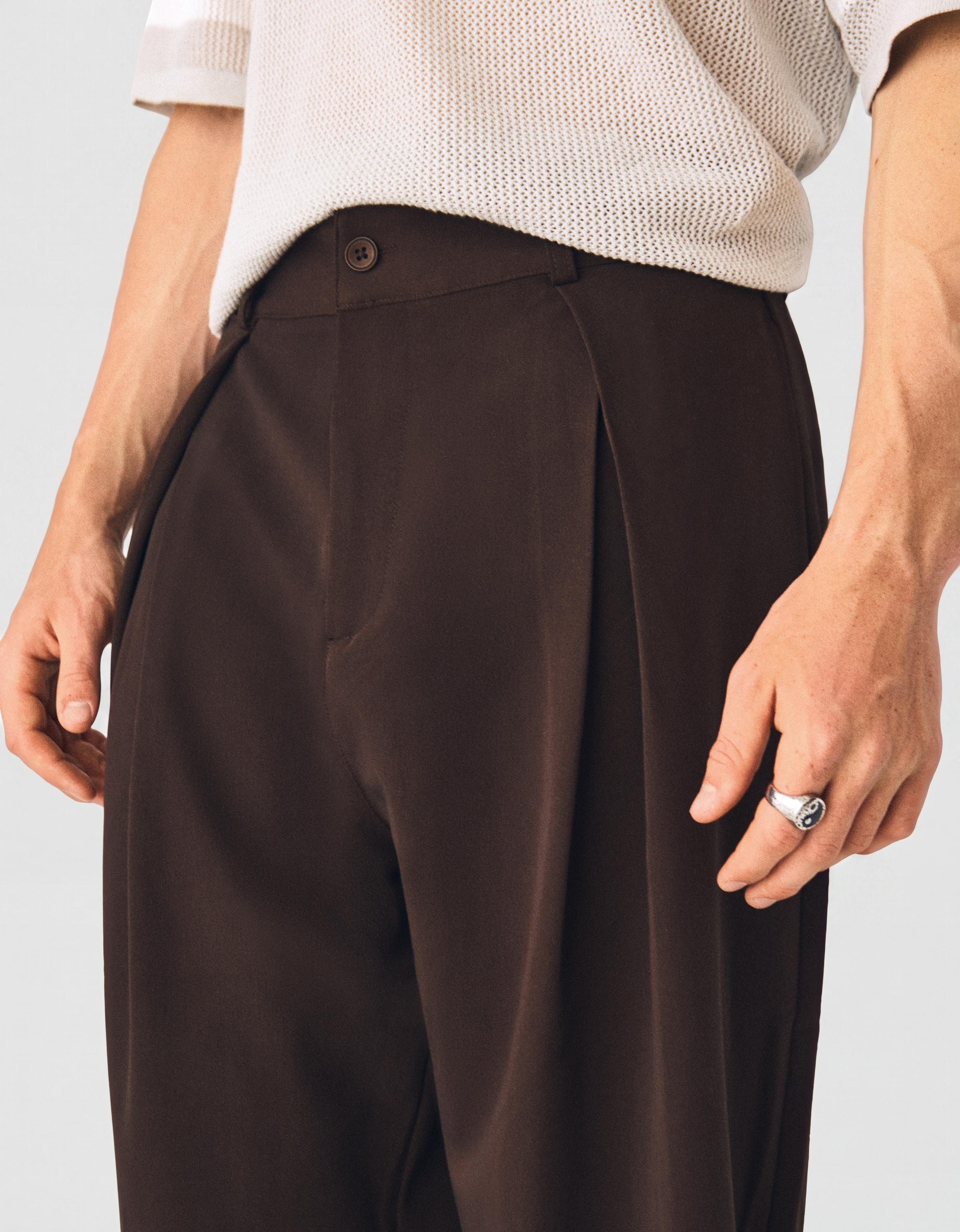 Pleated baggy trousers — Brown