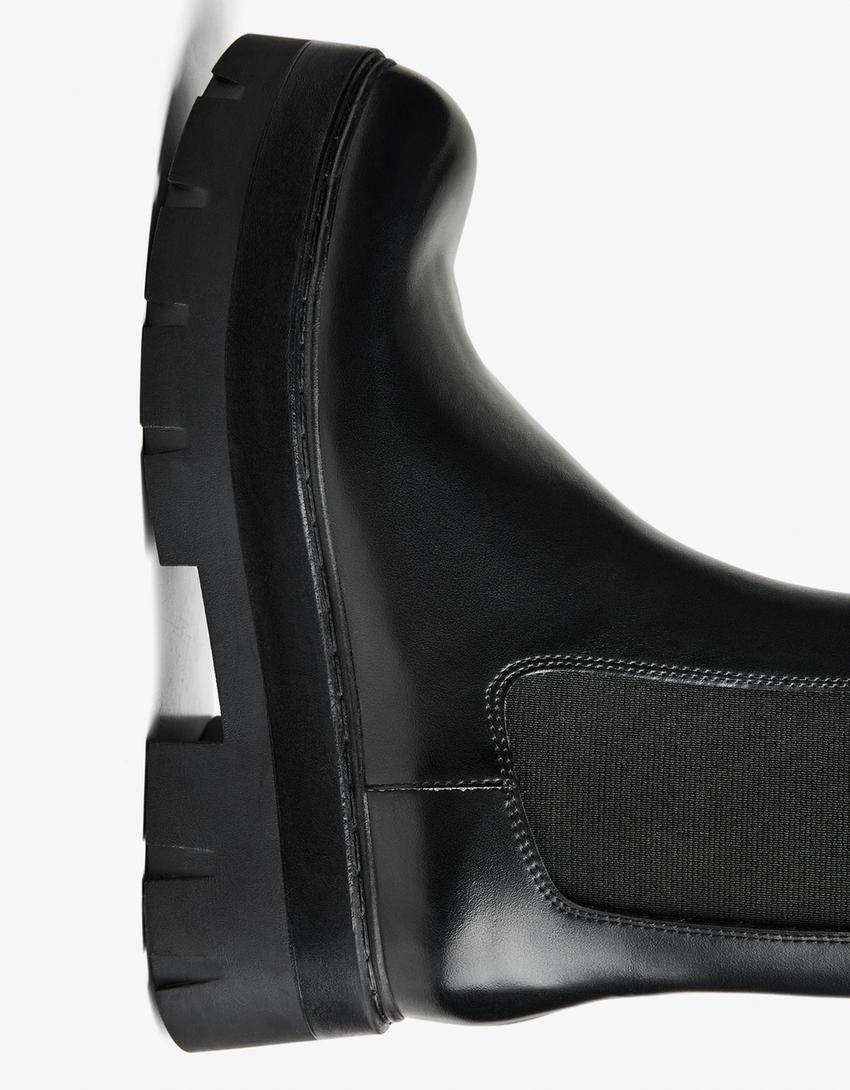 Botim com detalhe elástico-Preto