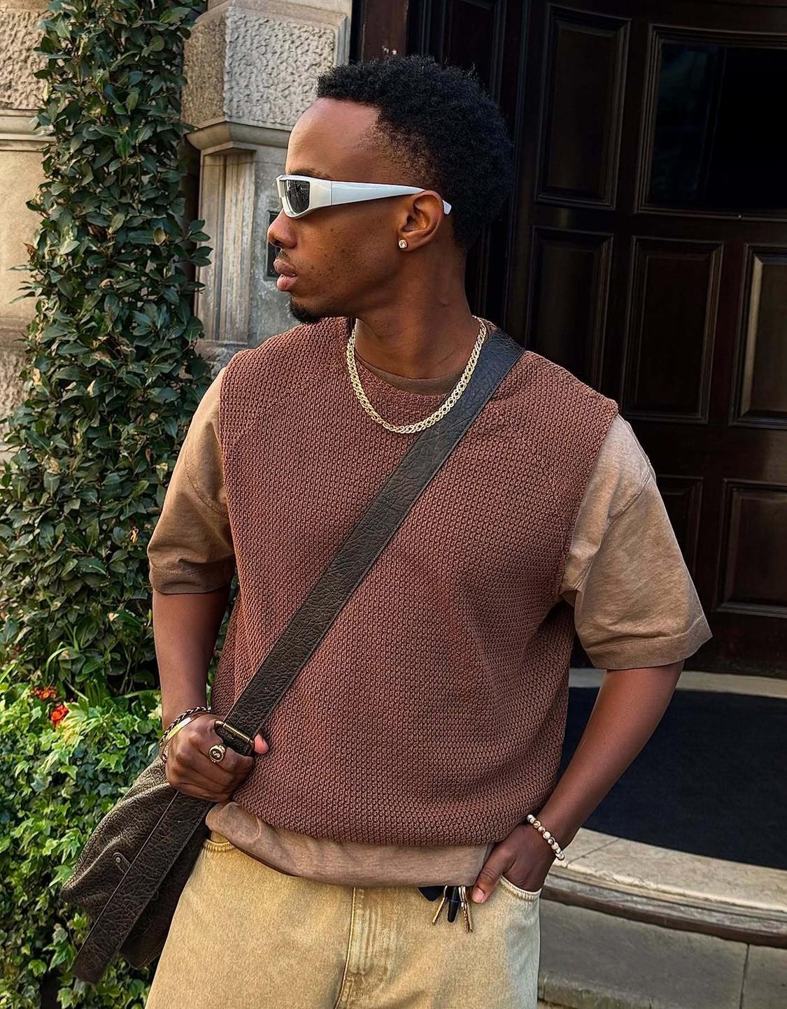 Sleeveless boxy fit T-shirt