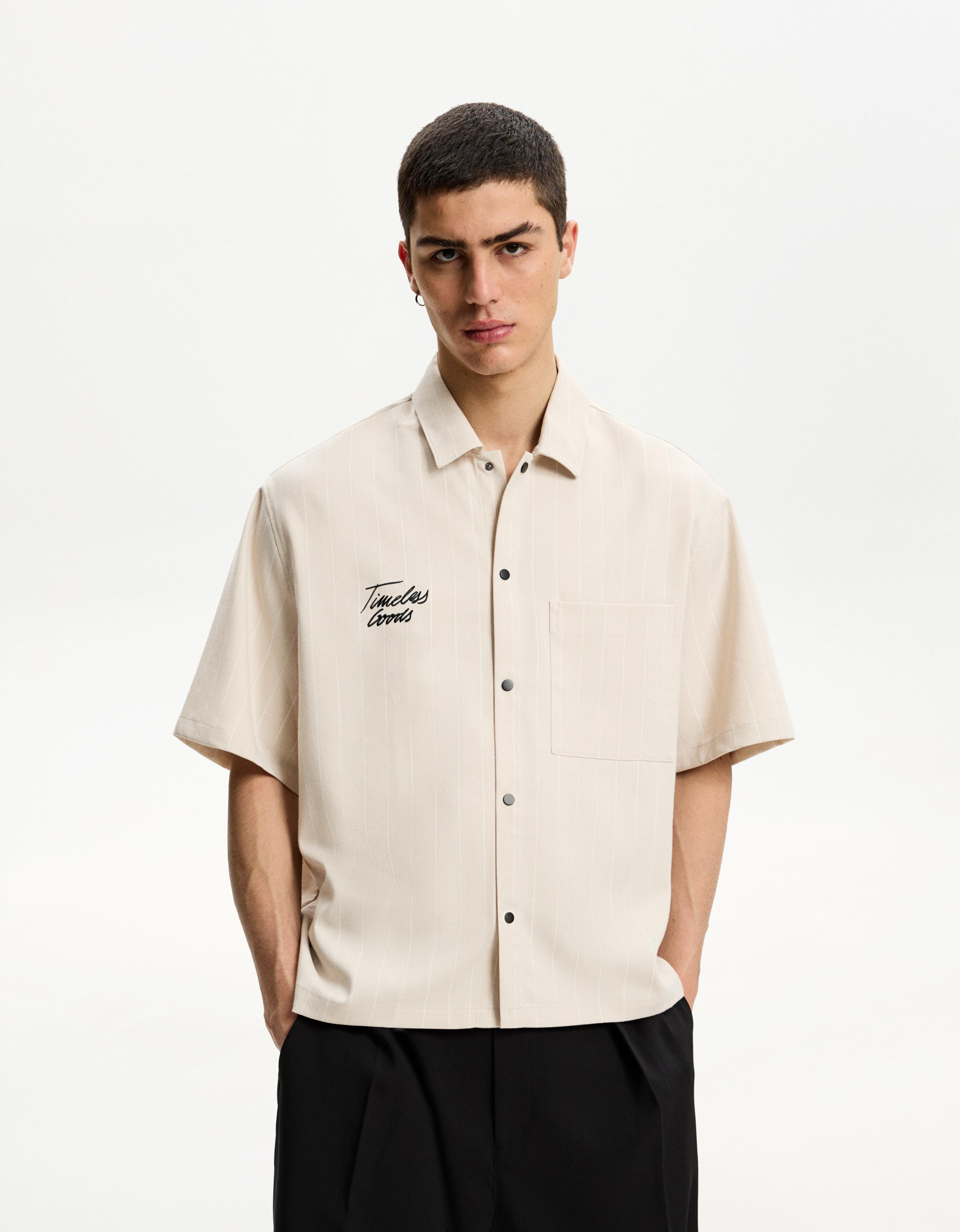 Bershka Hemd Mit Kurzen Ärmeln Und Print Herren S Sandfarbe